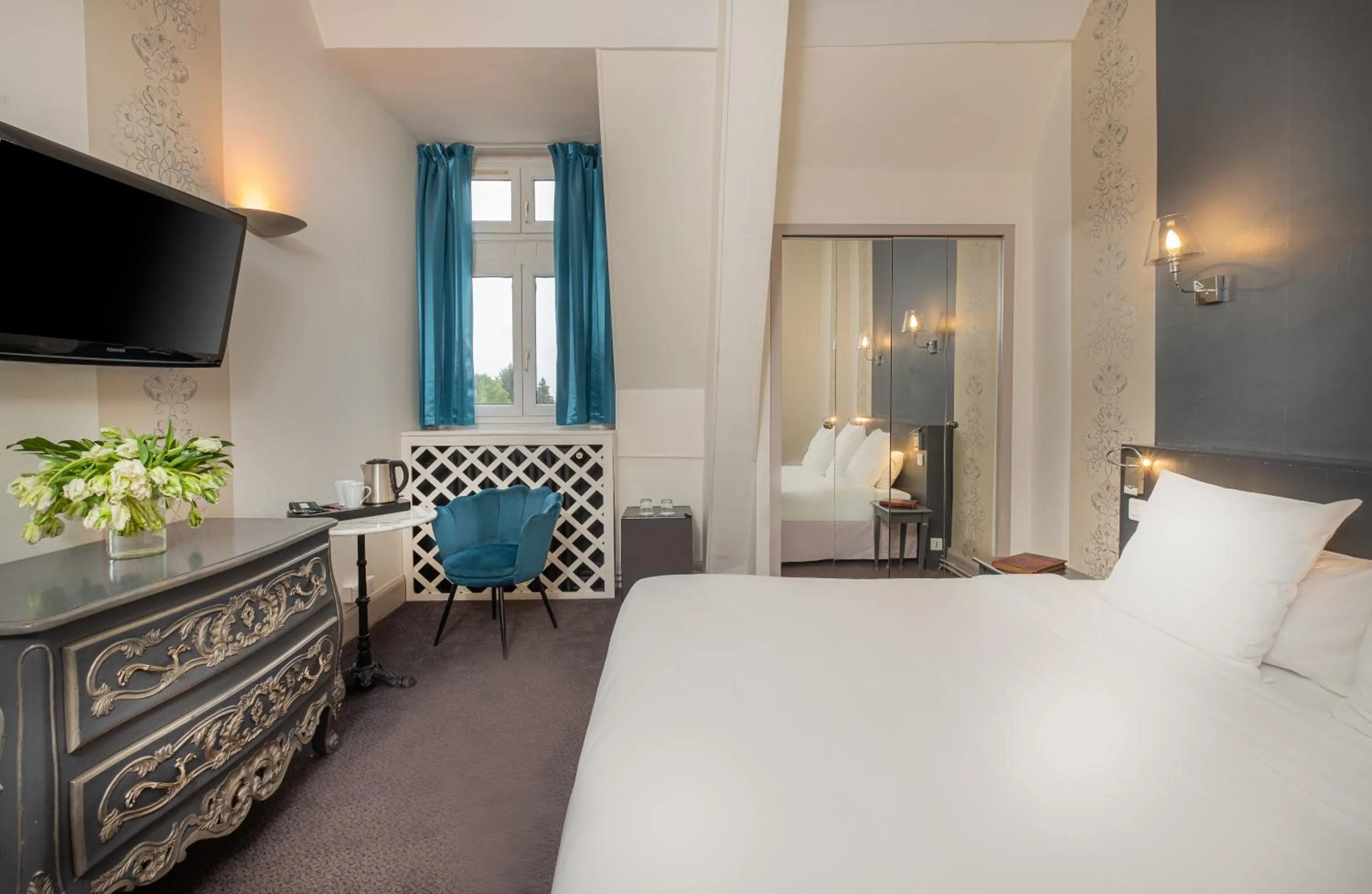 Photo of the whole room, Bed in Château des Reynats