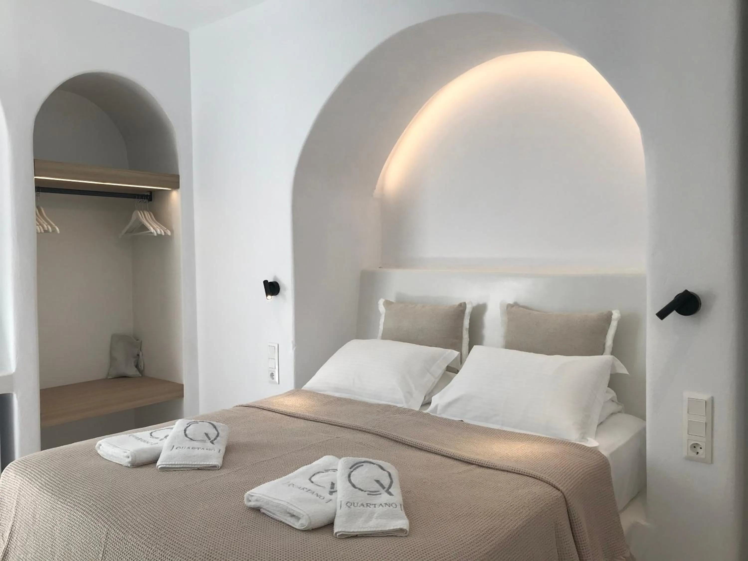 Bed in Quartano Luxury Cycladic Residence, Adults Only (13+)