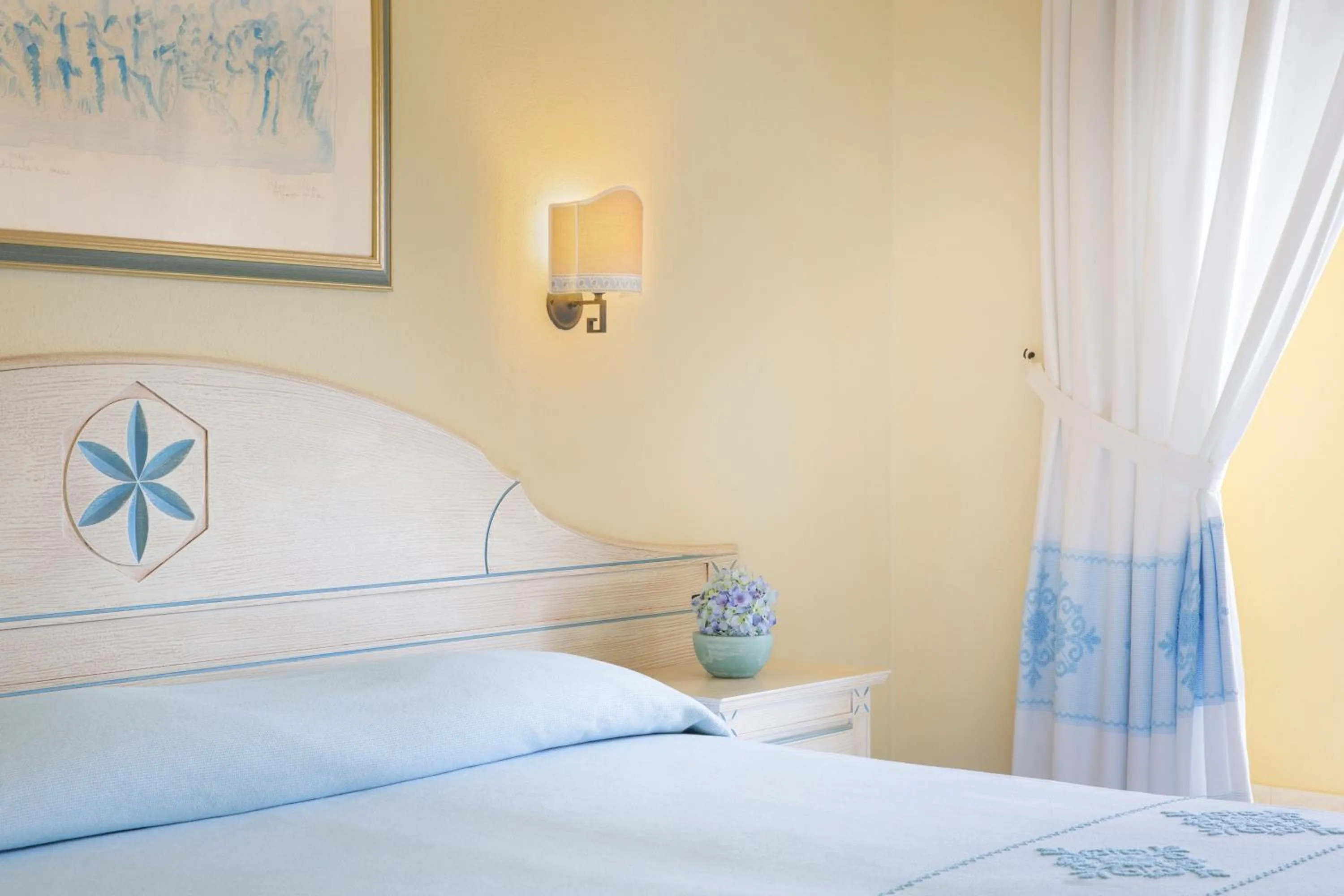 Bed in Club Hotel Marina Beach