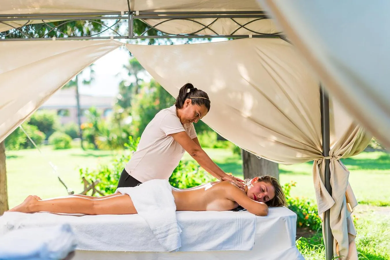 Garden in Club Hotel Marina Beach