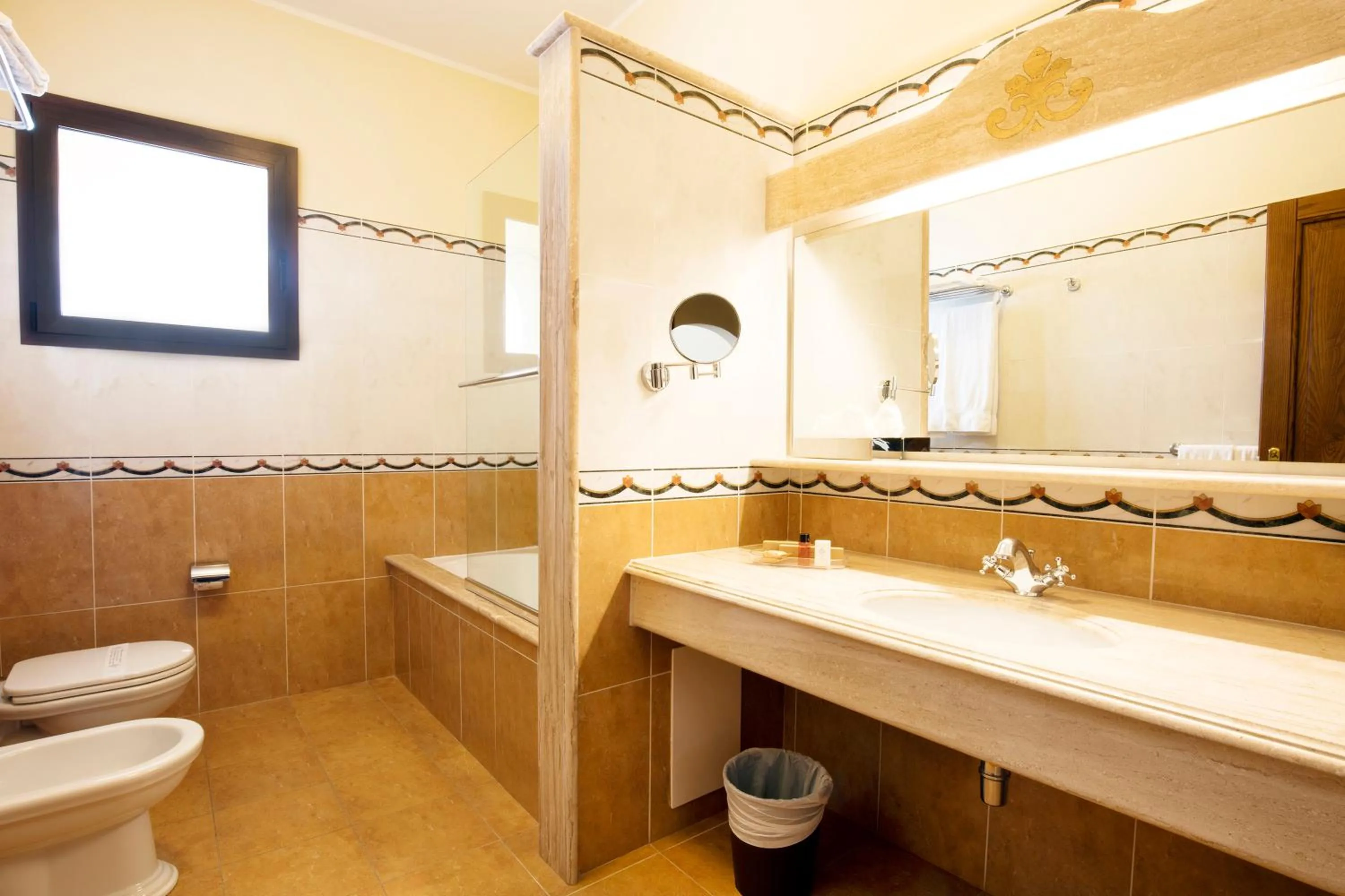 Shower in Grand Hotel President