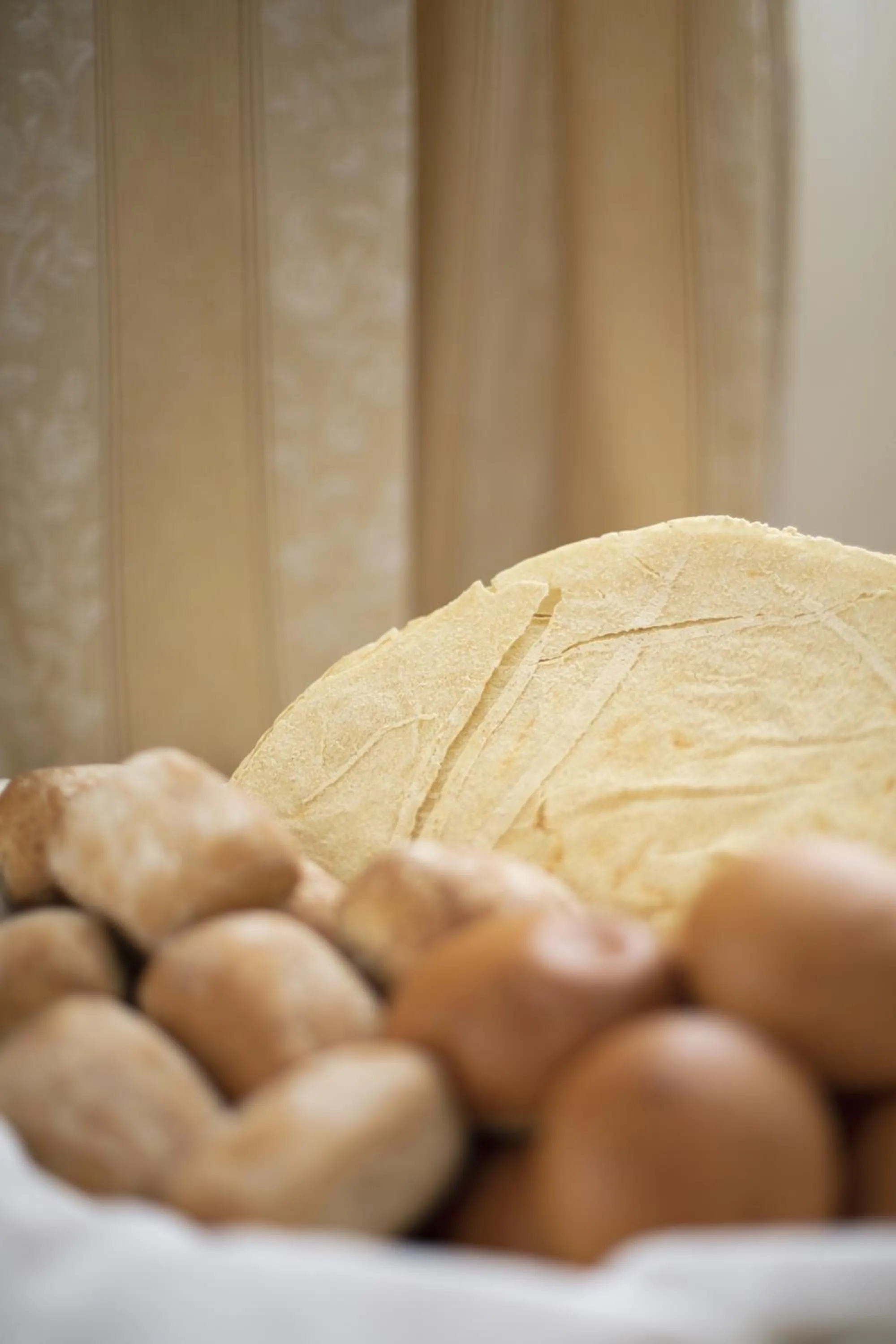 Food, Bed in Grand Hotel President