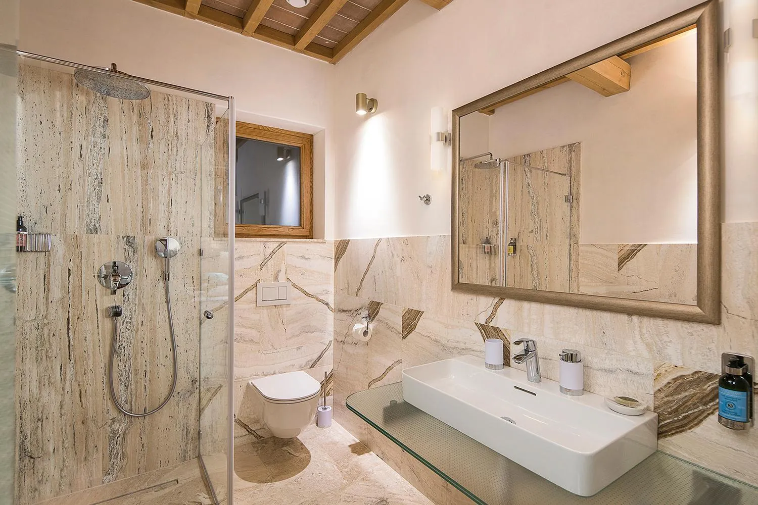 Toilet in Kaštieľ Kubínyi