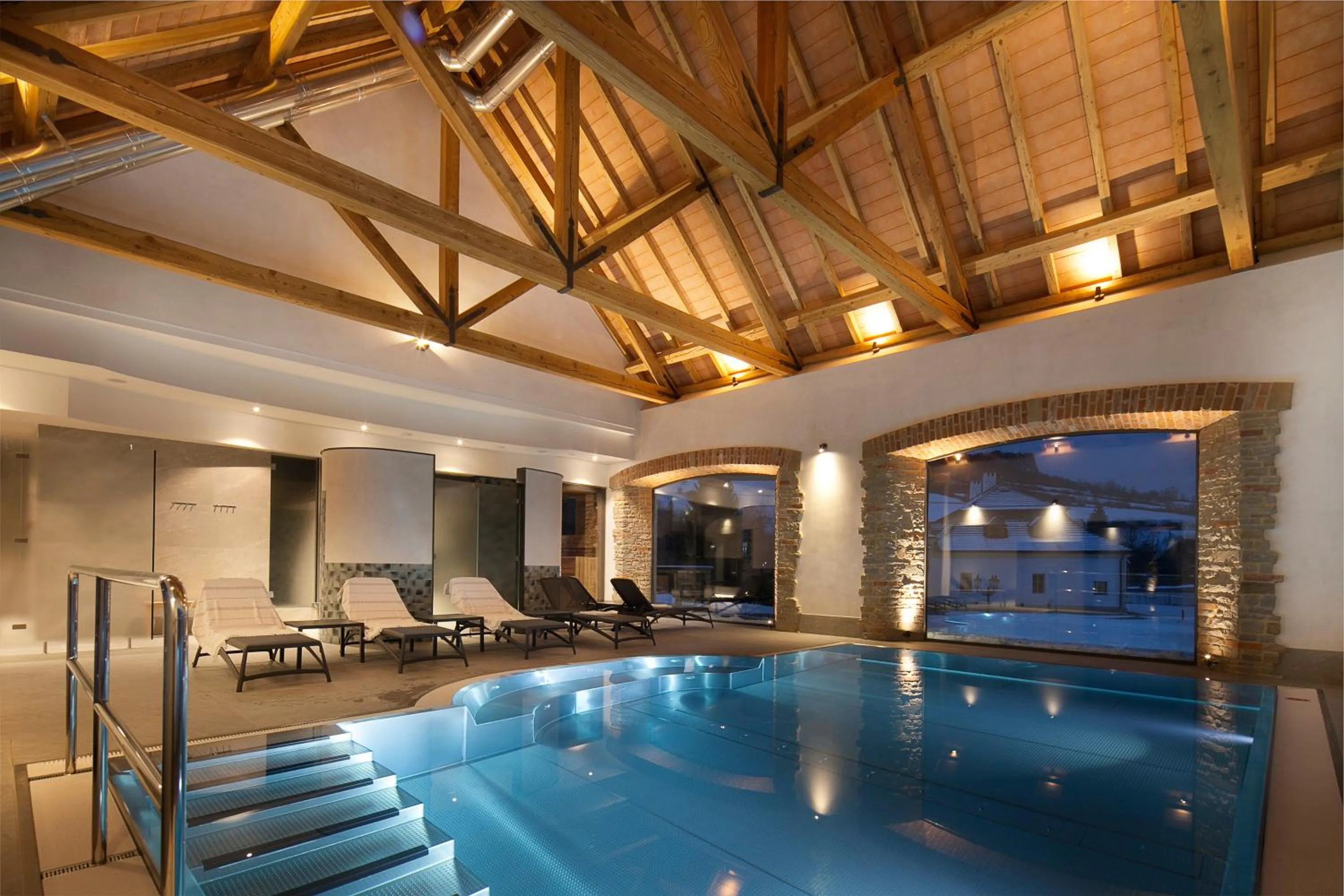 Pool view in Kaštieľ Kubínyi