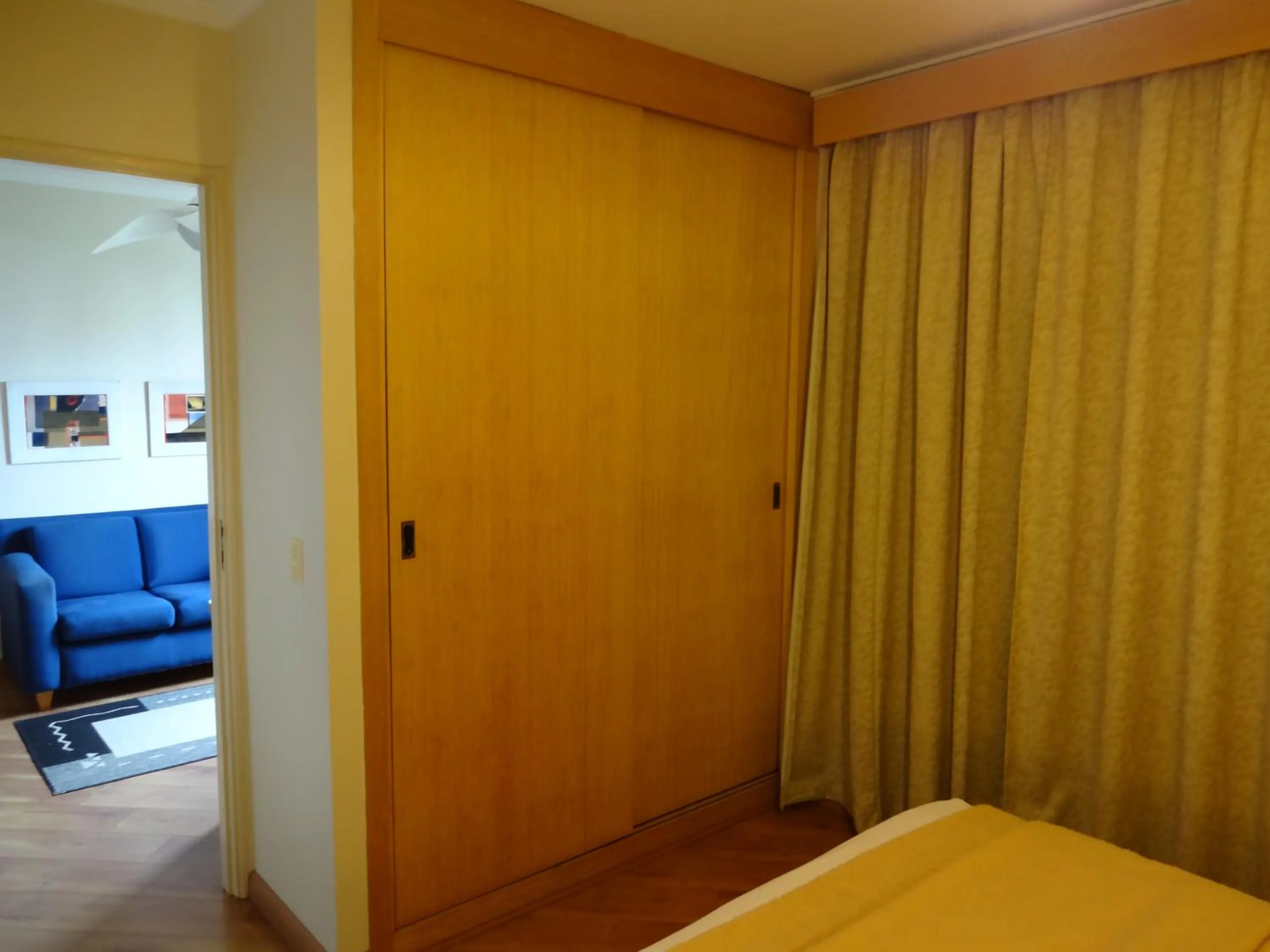 Seating area, Bed in Residencial Bella Vista Suites