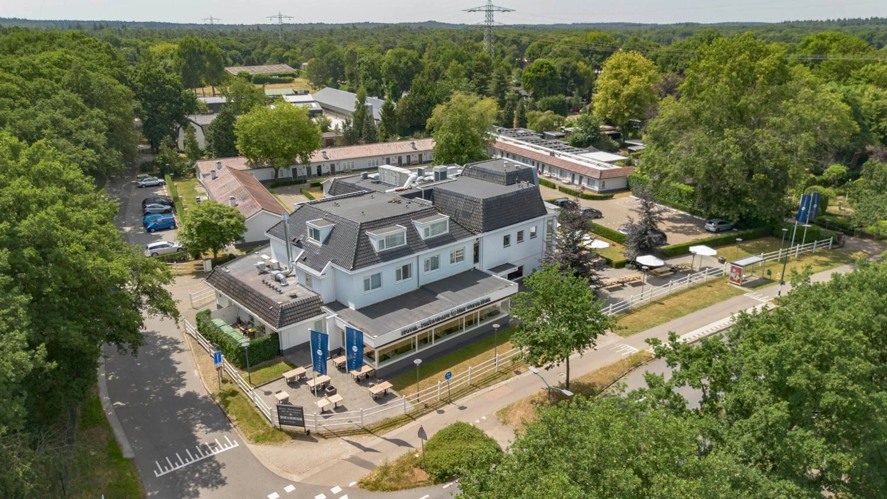 Property building in Fletcher Hotel-Restaurant Het Witte Huis