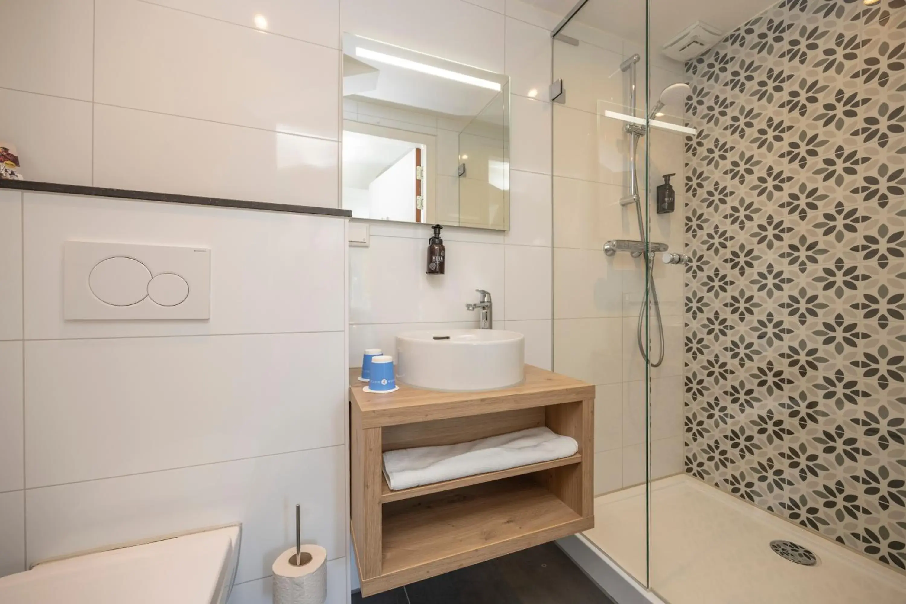 Comfort Double Room with Shower in Fletcher Hotel-Restaurant Het Witte Huis Comfort Double Room with Shower in Fletcher Hotel-Restaurant Het Witte Huis
