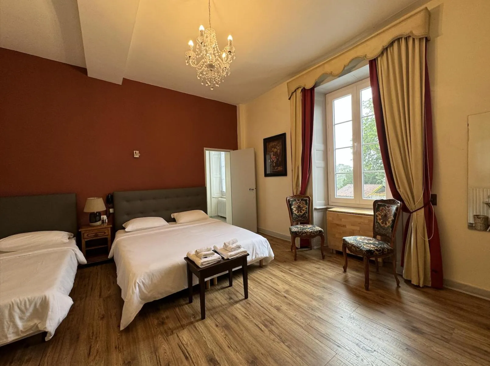 Bed in Hôtel de France et de Russie