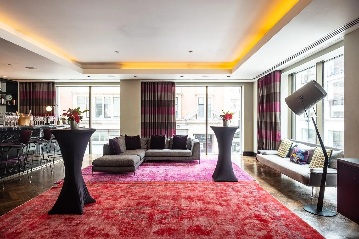 Lounge or bar in South Place Hotel