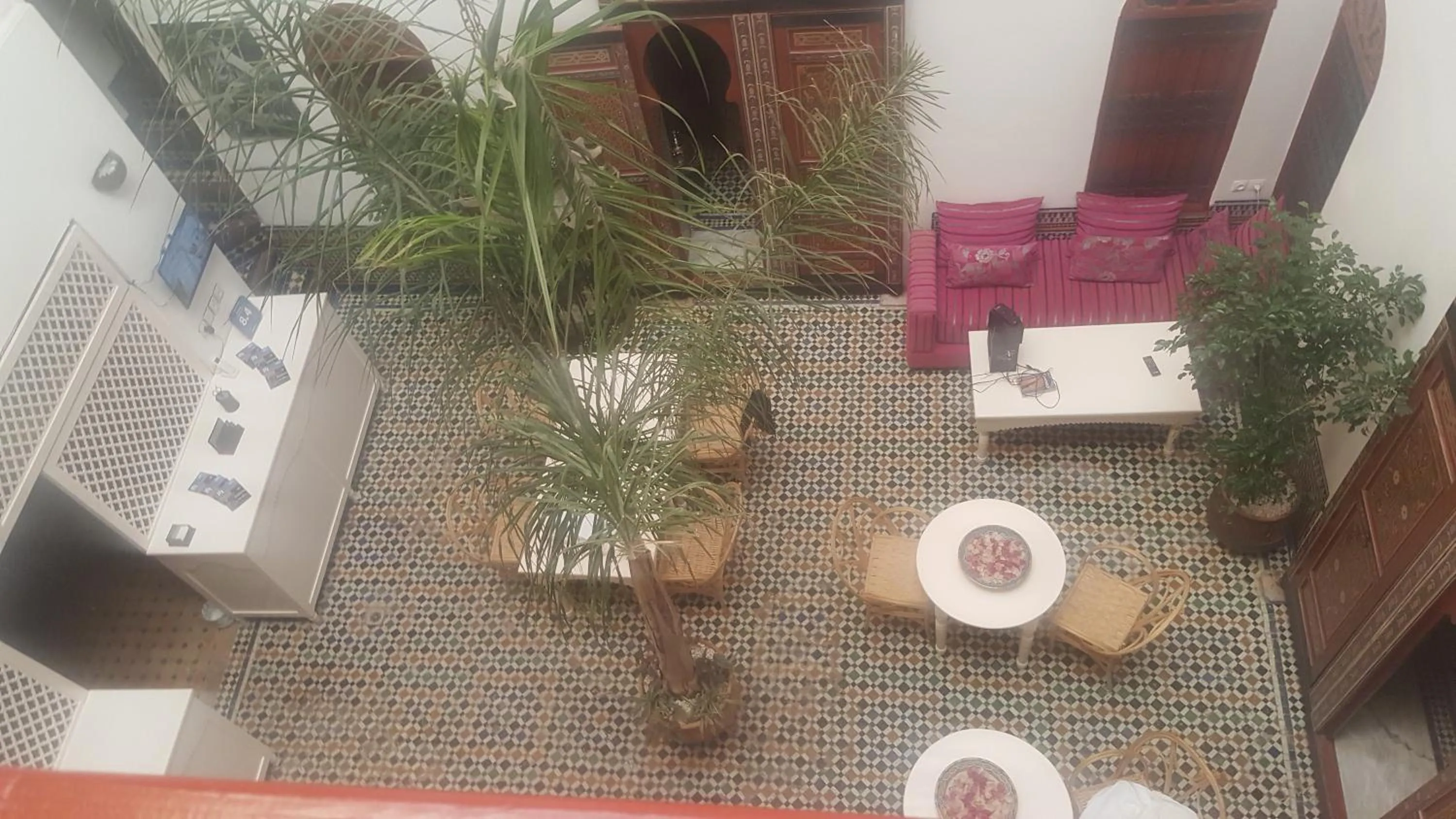 Restaurant/places to eat in Dar Iman