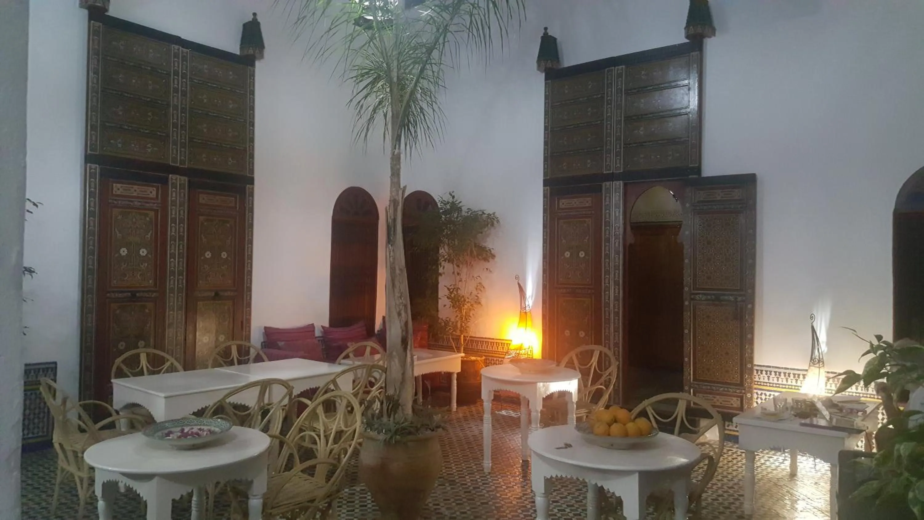 Restaurant/Places to Eat in Dar Iman