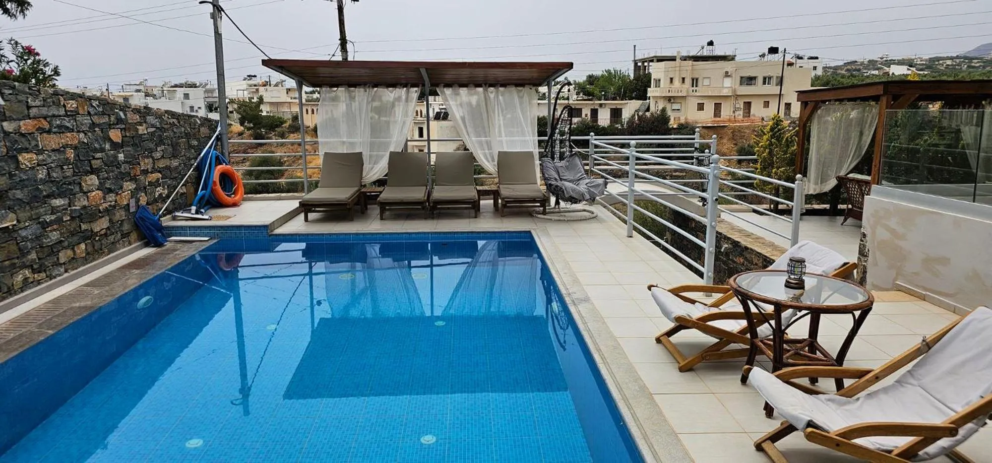 Swimming pool in Asterisuites