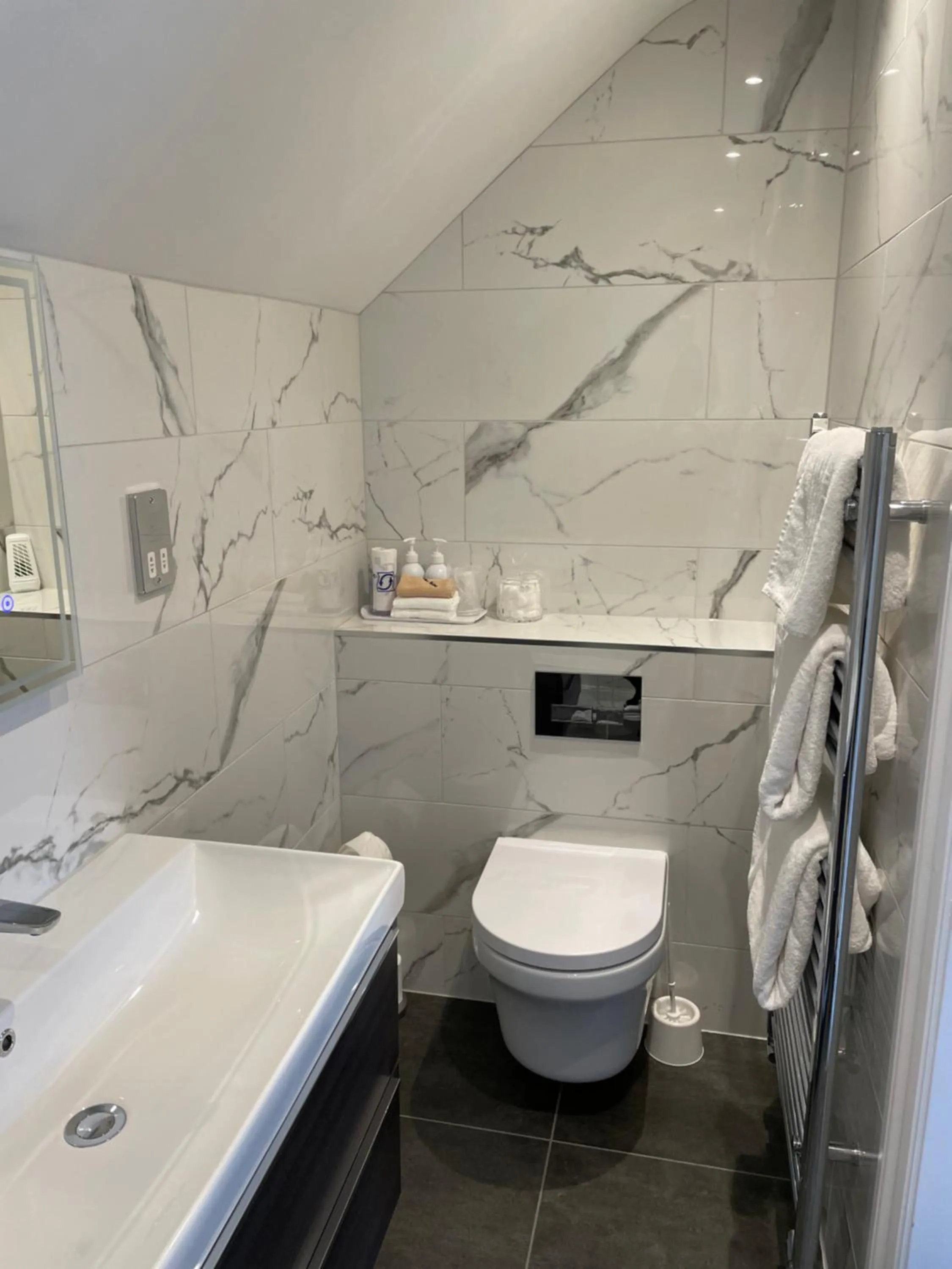 Bathroom in Crow How Country Guest House