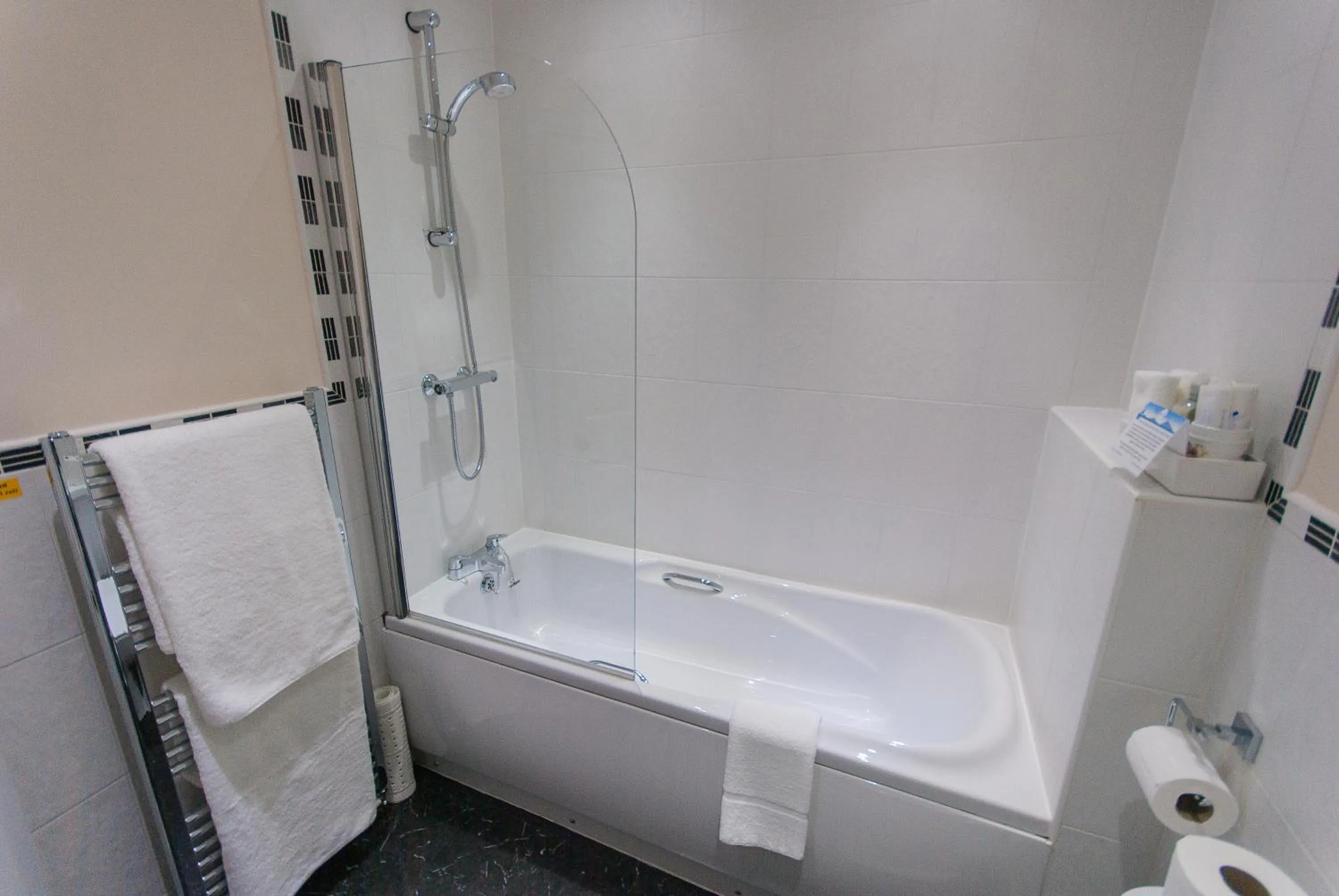 Shower in Crow How Country Guest House