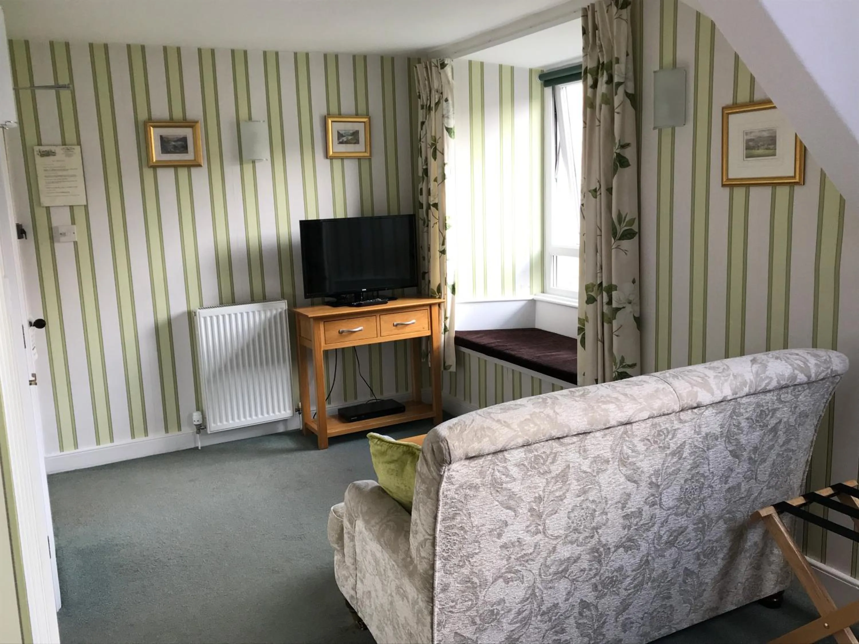 TV and multimedia in Crow How Country Guest House