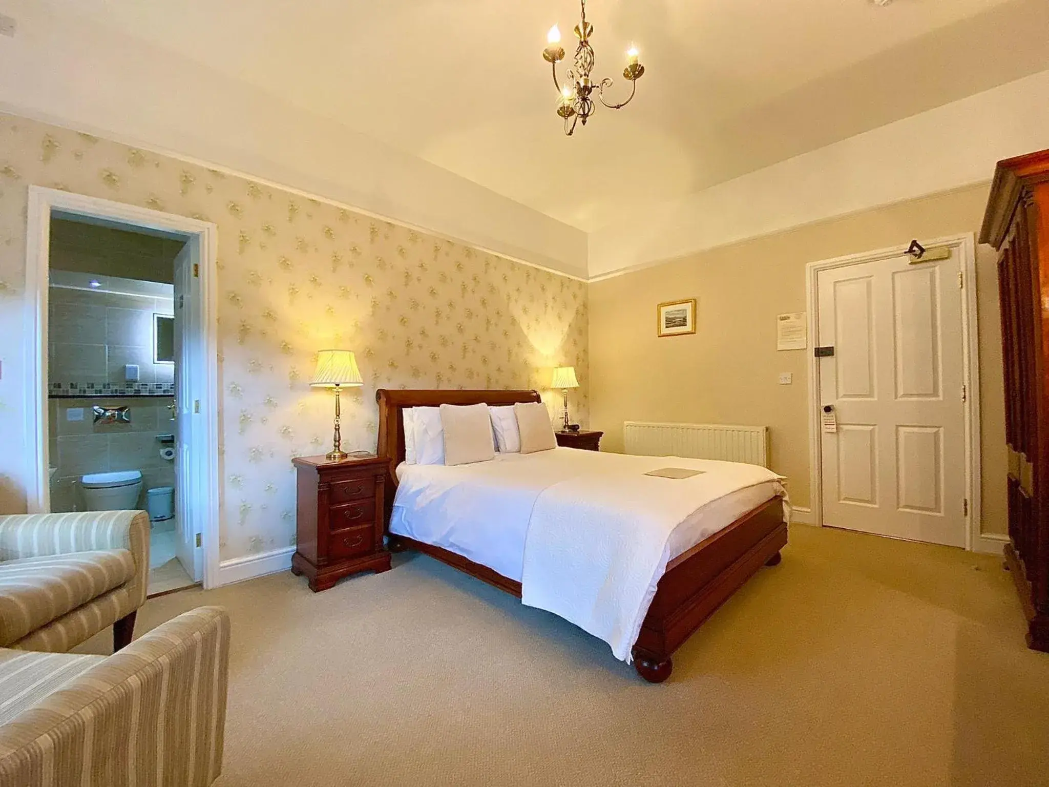 Superior King with Bath/Shower Room 7 in Crow How Country Guest House Superior King with Bath/Shower Room 7 in Crow How Country Guest House