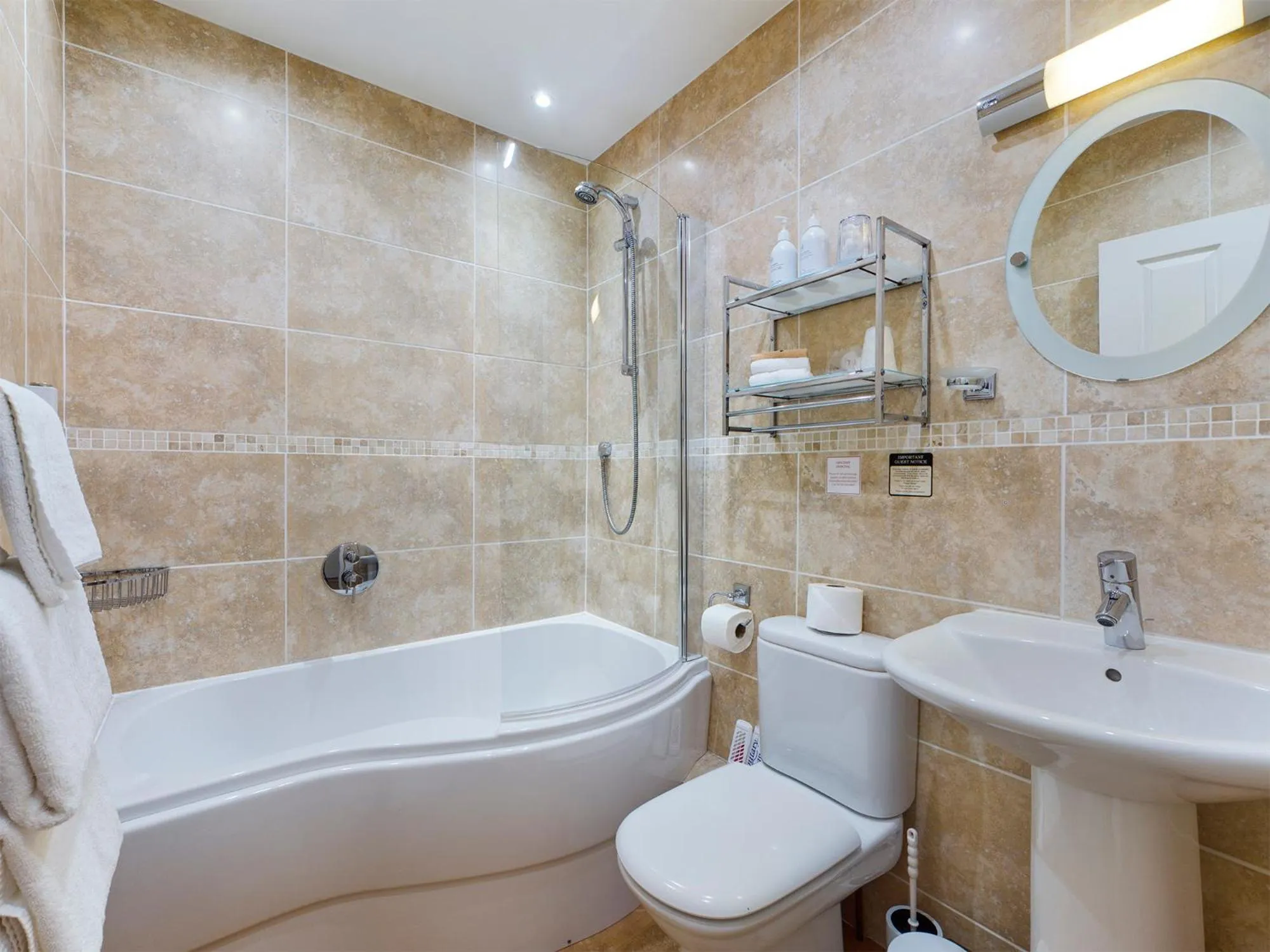 Bathroom in Crow How Country Guest House