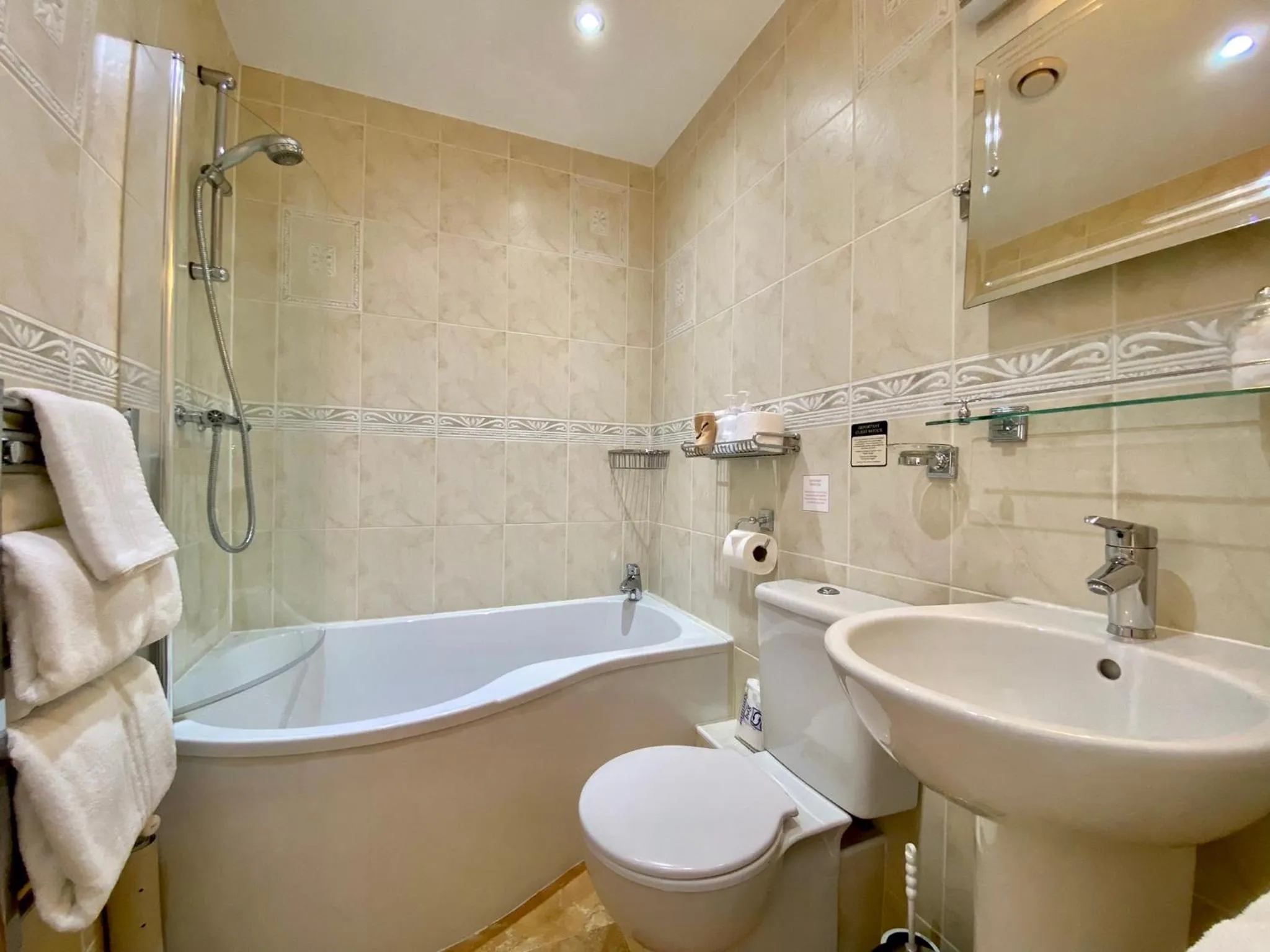 Bathroom in Crow How Country Guest House