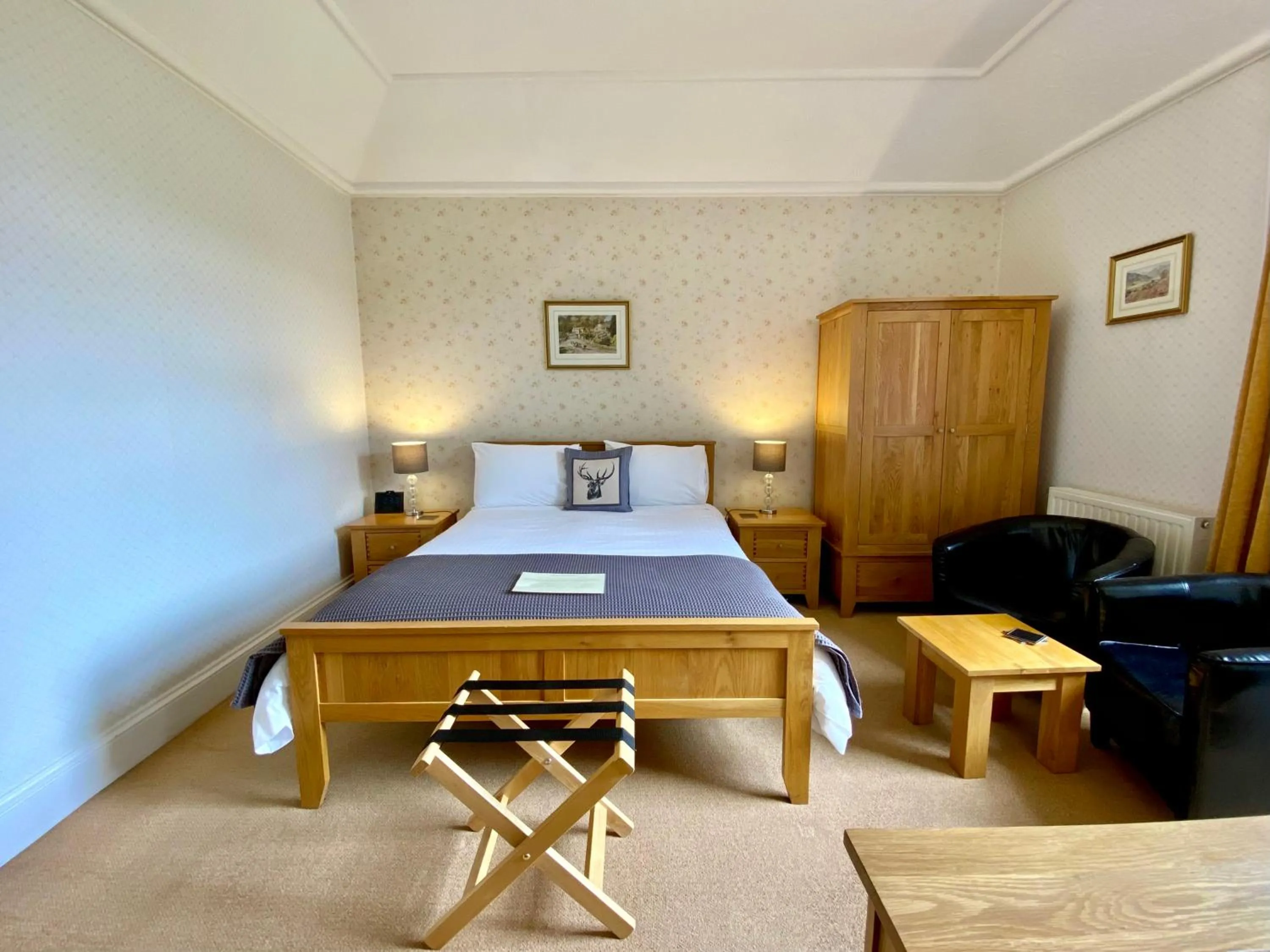 Bedroom, Bed in Crow How Country Guest House