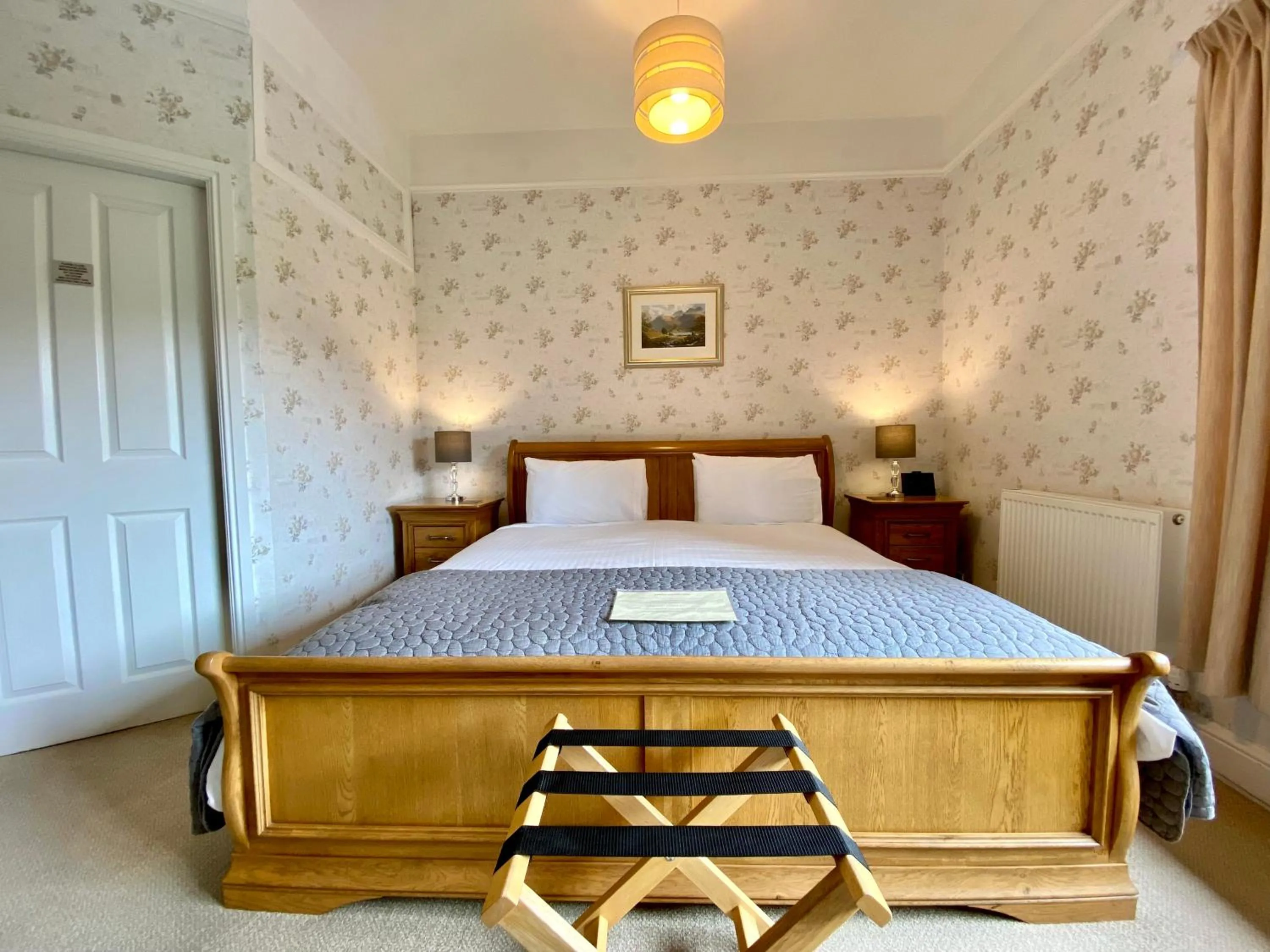 Bedroom, Bed in Crow How Country Guest House