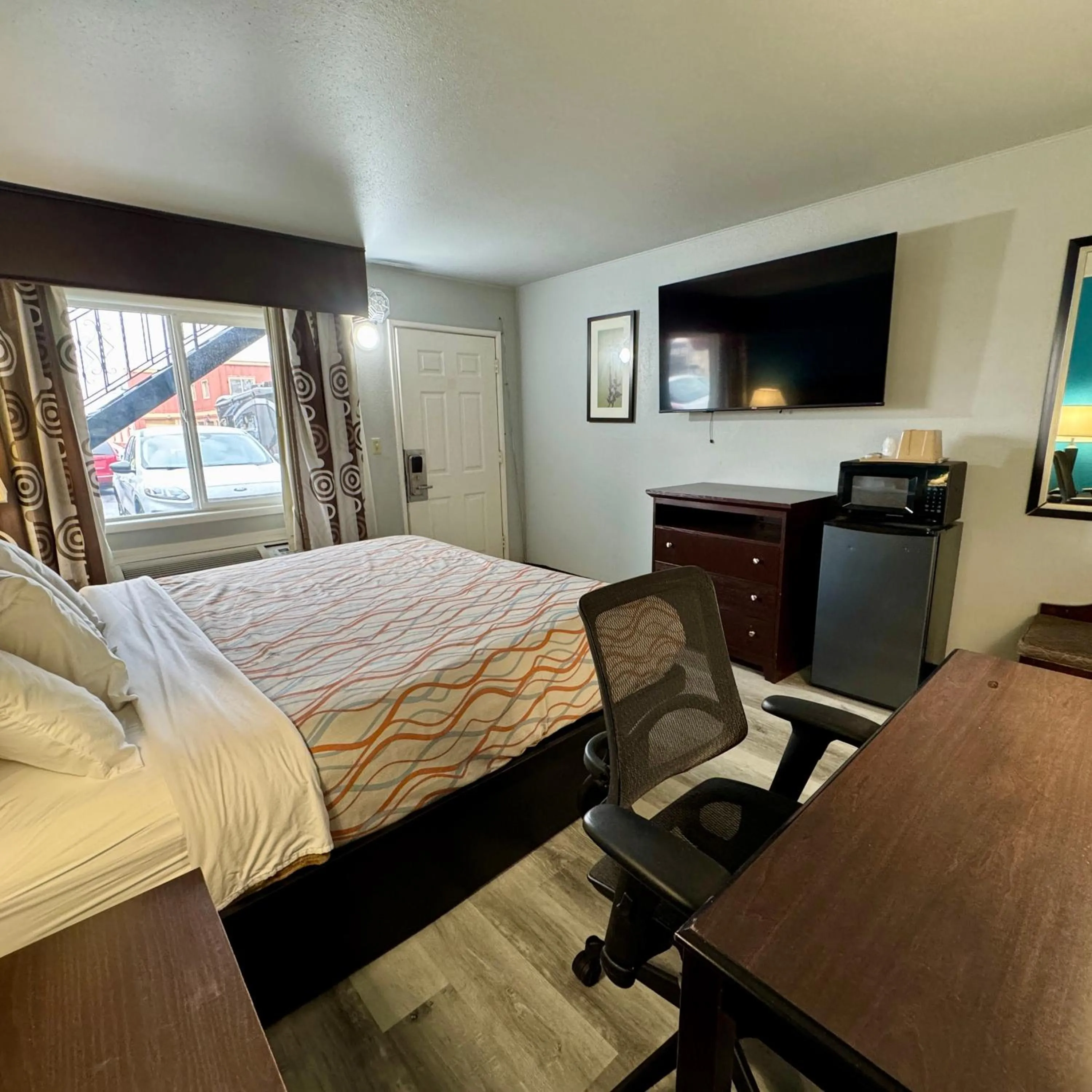 Bed in Nampa Downtown Inn