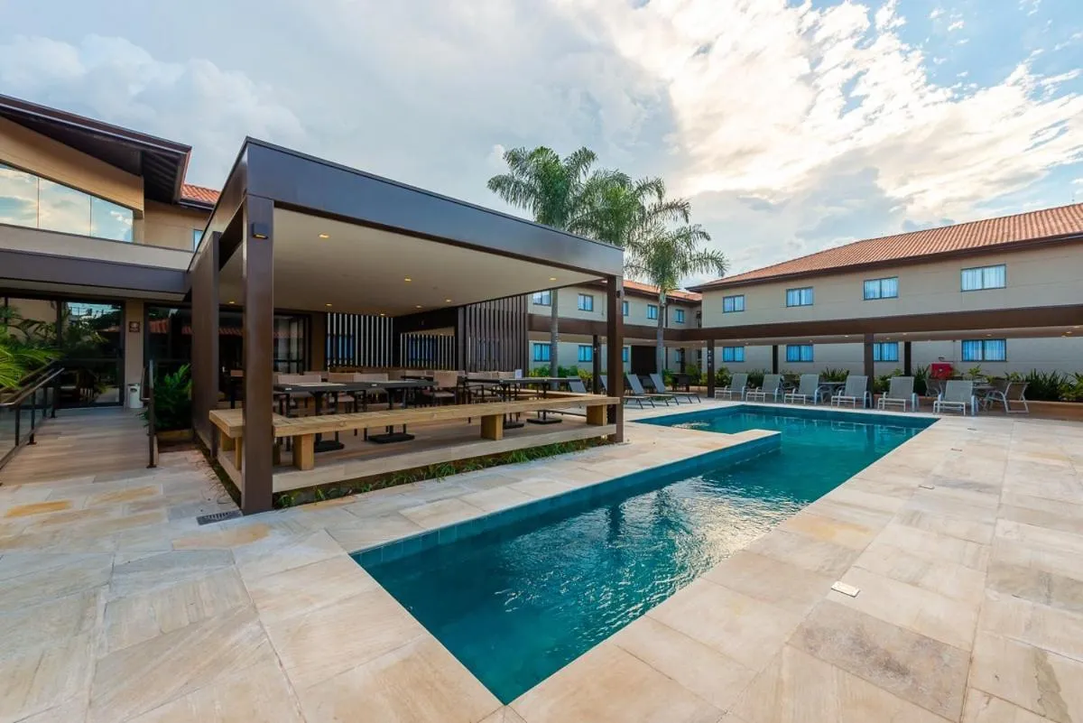 Swimming pool in Fildi Hotel