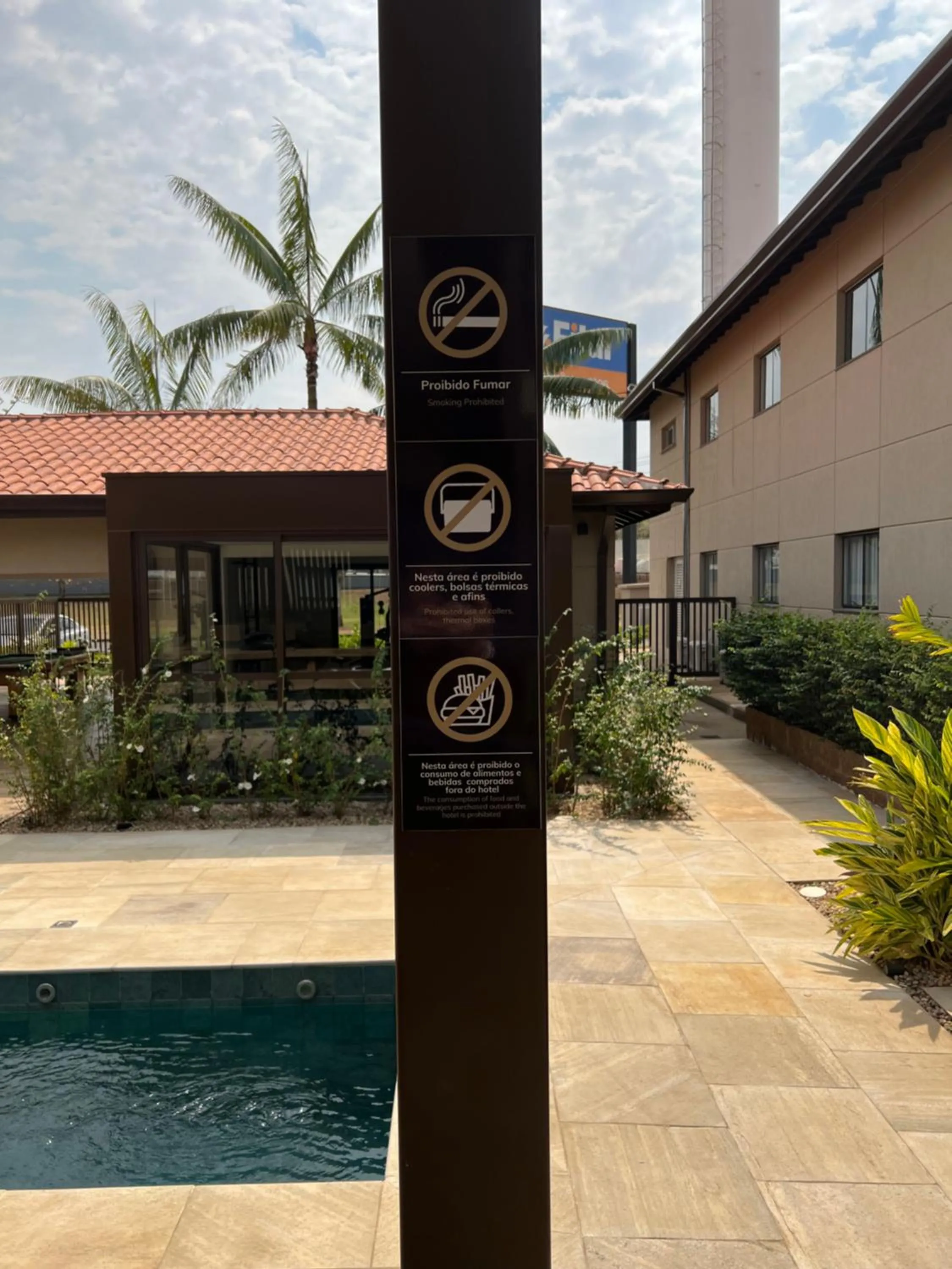 Swimming pool in Fildi Hotel