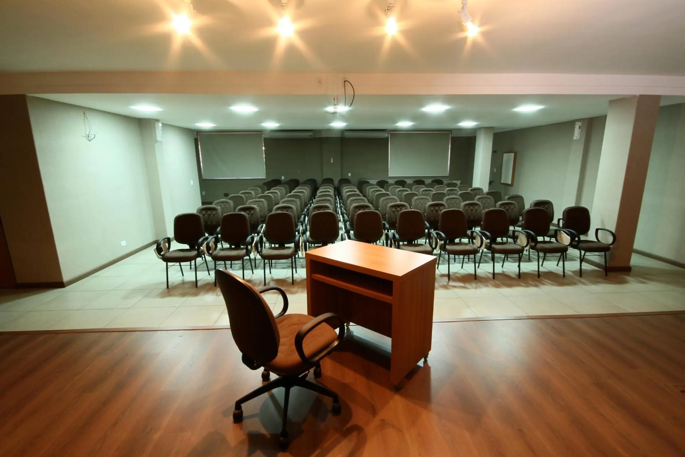 Business facilities in Bravo City Hotel Dourados
