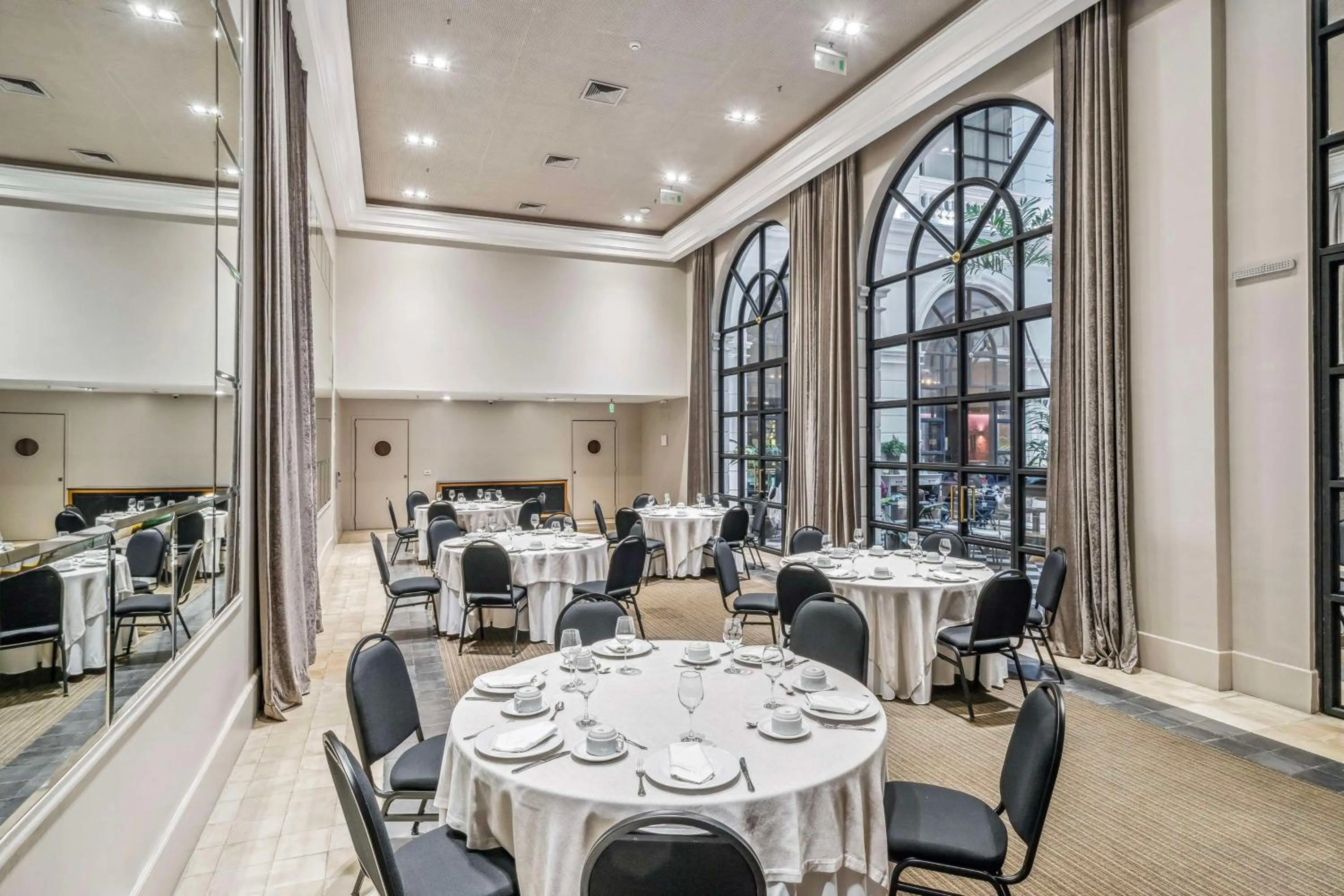 Meeting/conference room in Palmaroga Hotel Asuncion, Tapestry Collection by Hilton