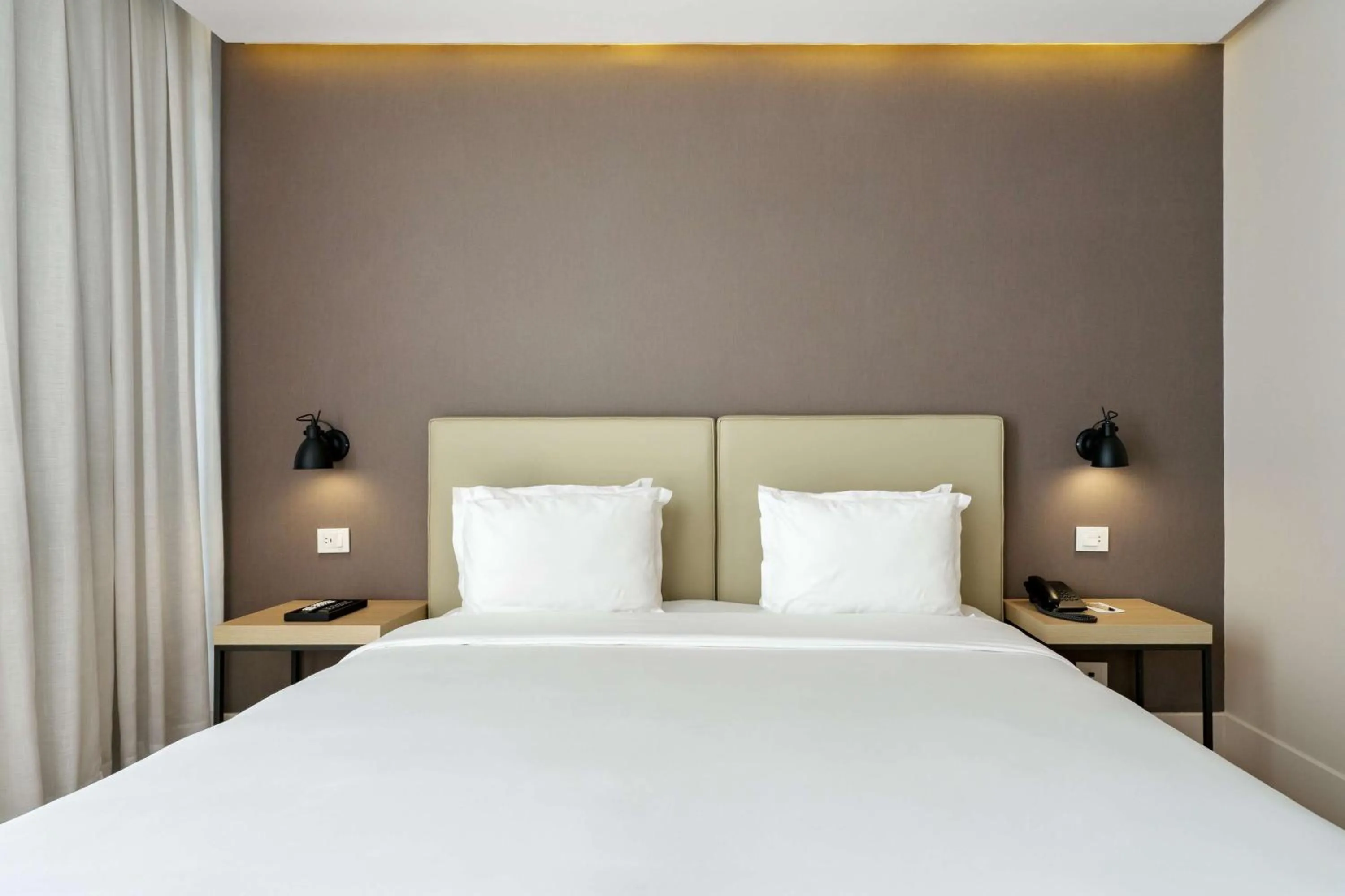 Photo of the whole room, Bed in Palmaroga Hotel Asuncion, Tapestry Collection by Hilton