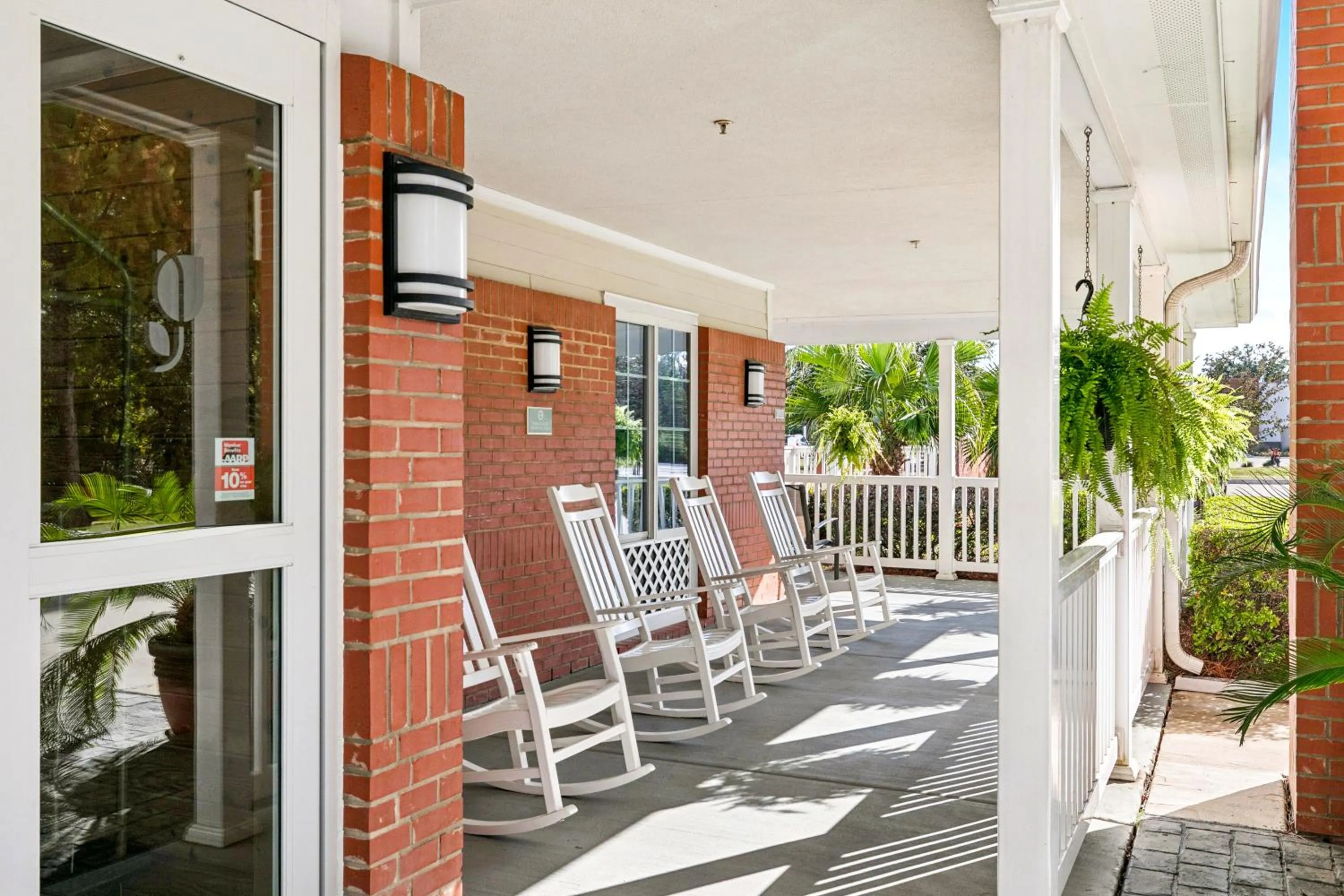 Patio in Country Inn & Suites by Radisson, Covington, LA