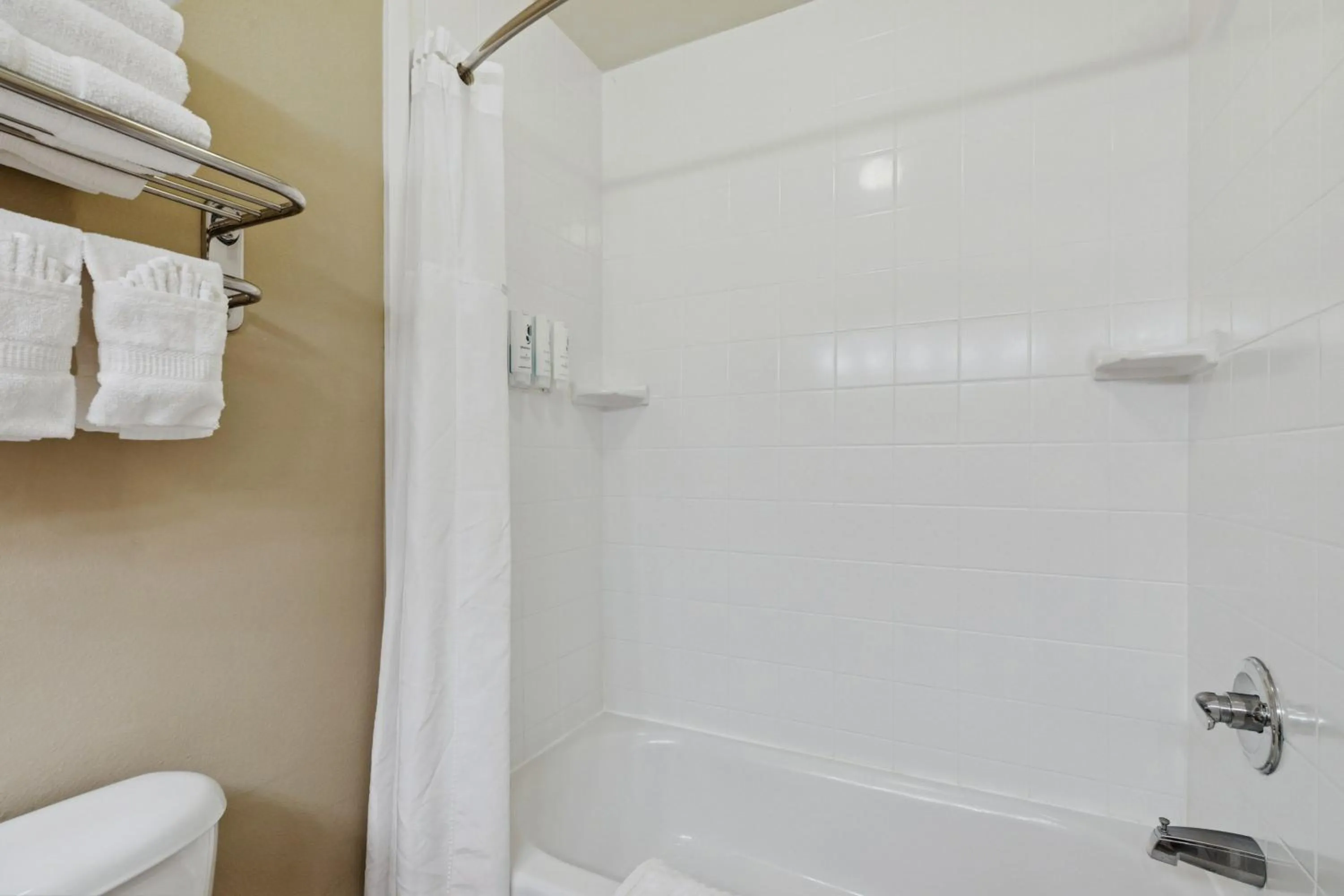 Bathroom in Country Inn & Suites by Radisson, Covington, LA