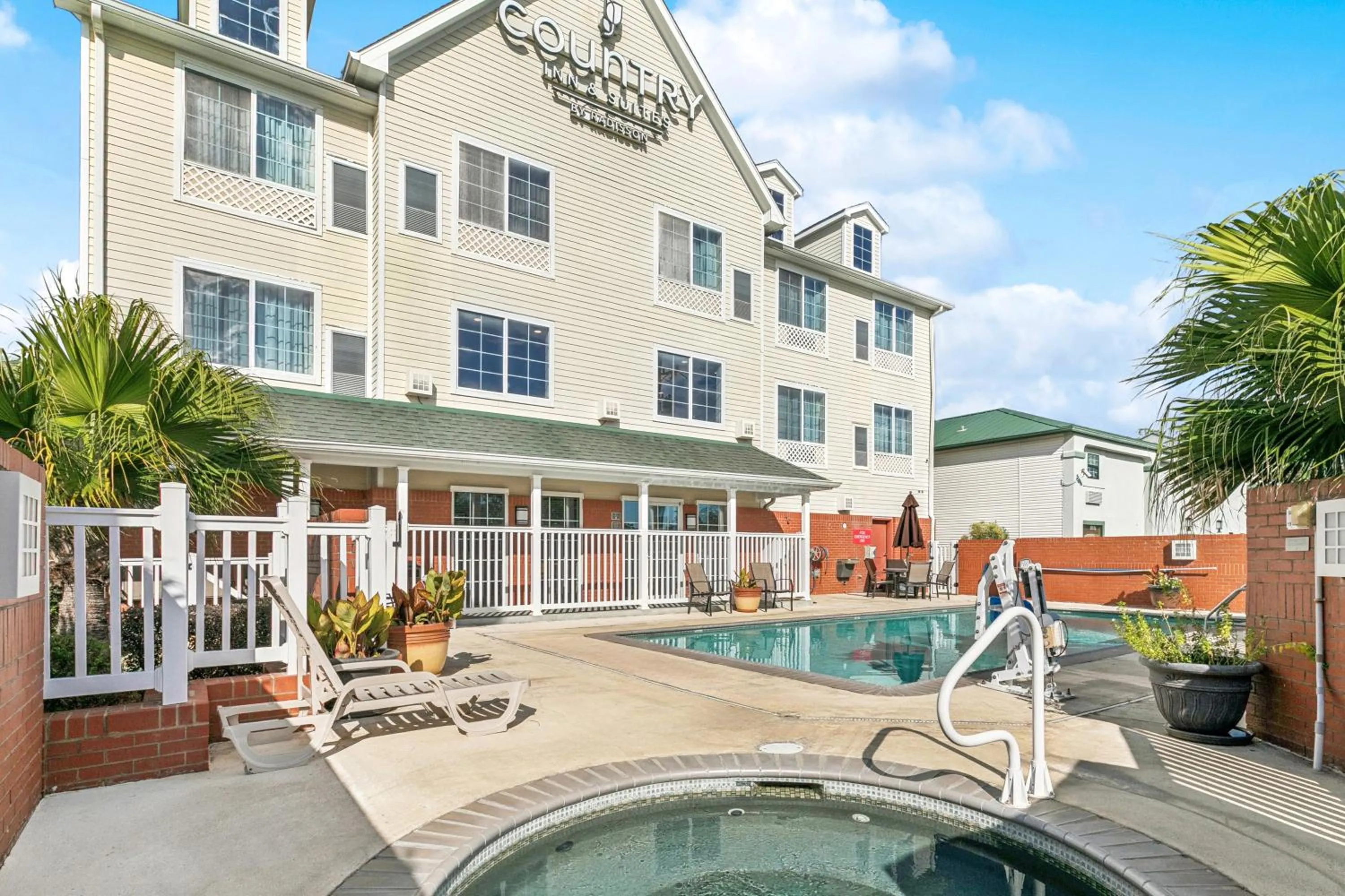 Swimming pool in Country Inn & Suites by Radisson, Covington, LA