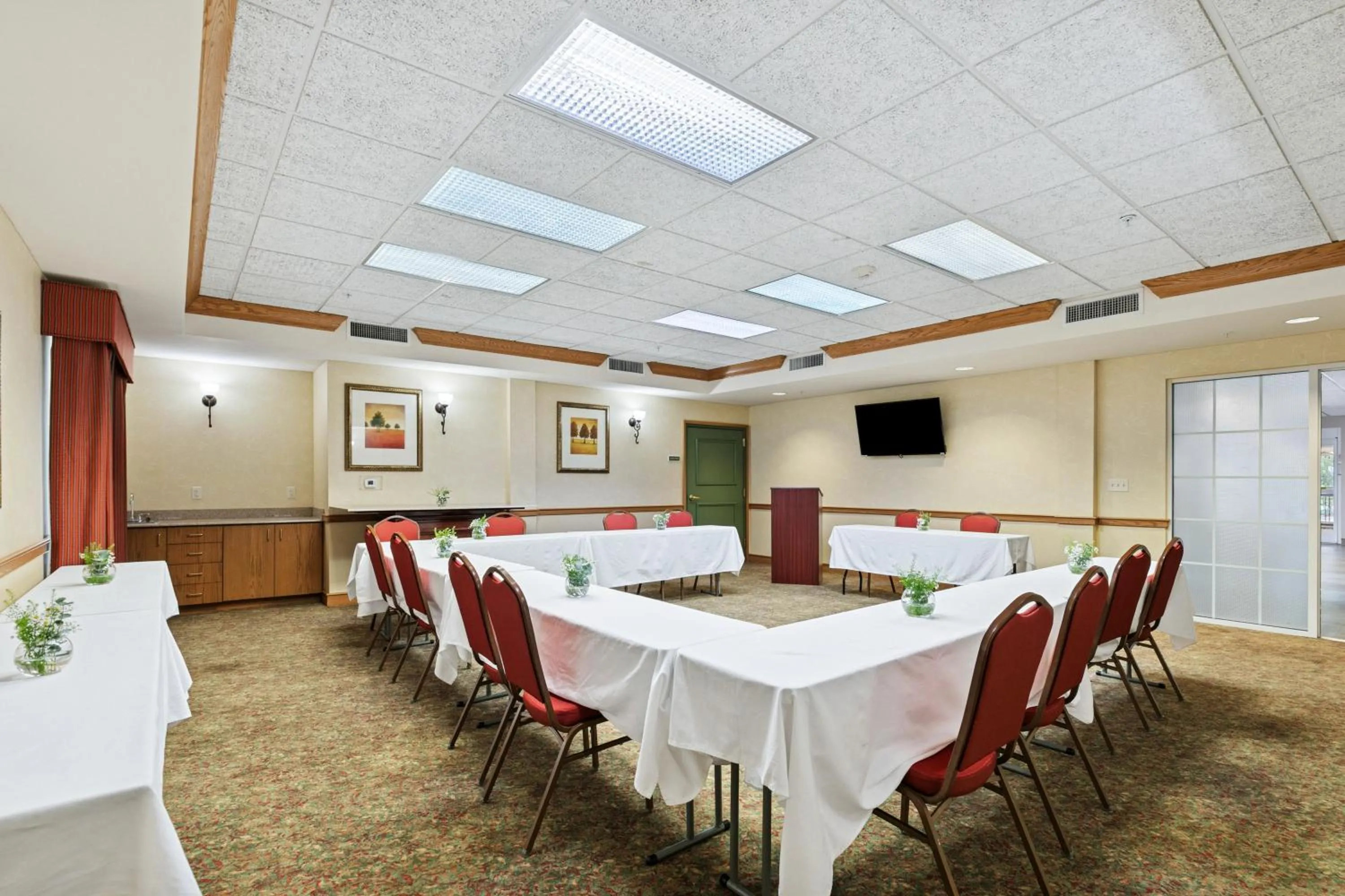Meeting/conference room in Country Inn & Suites by Radisson, Covington, LA