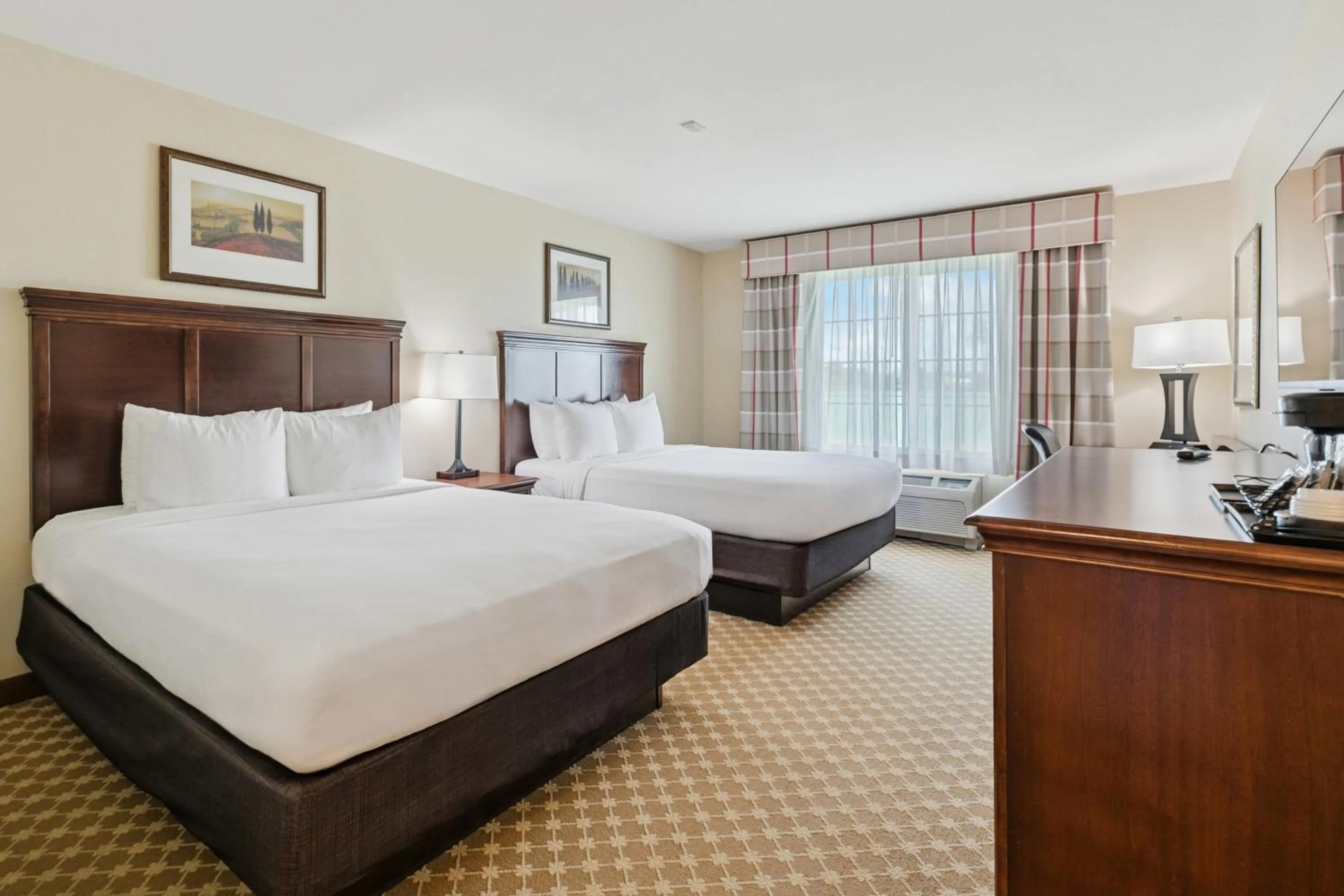 Photo of the whole room, Bed in Country Inn & Suites by Radisson, Covington, LA