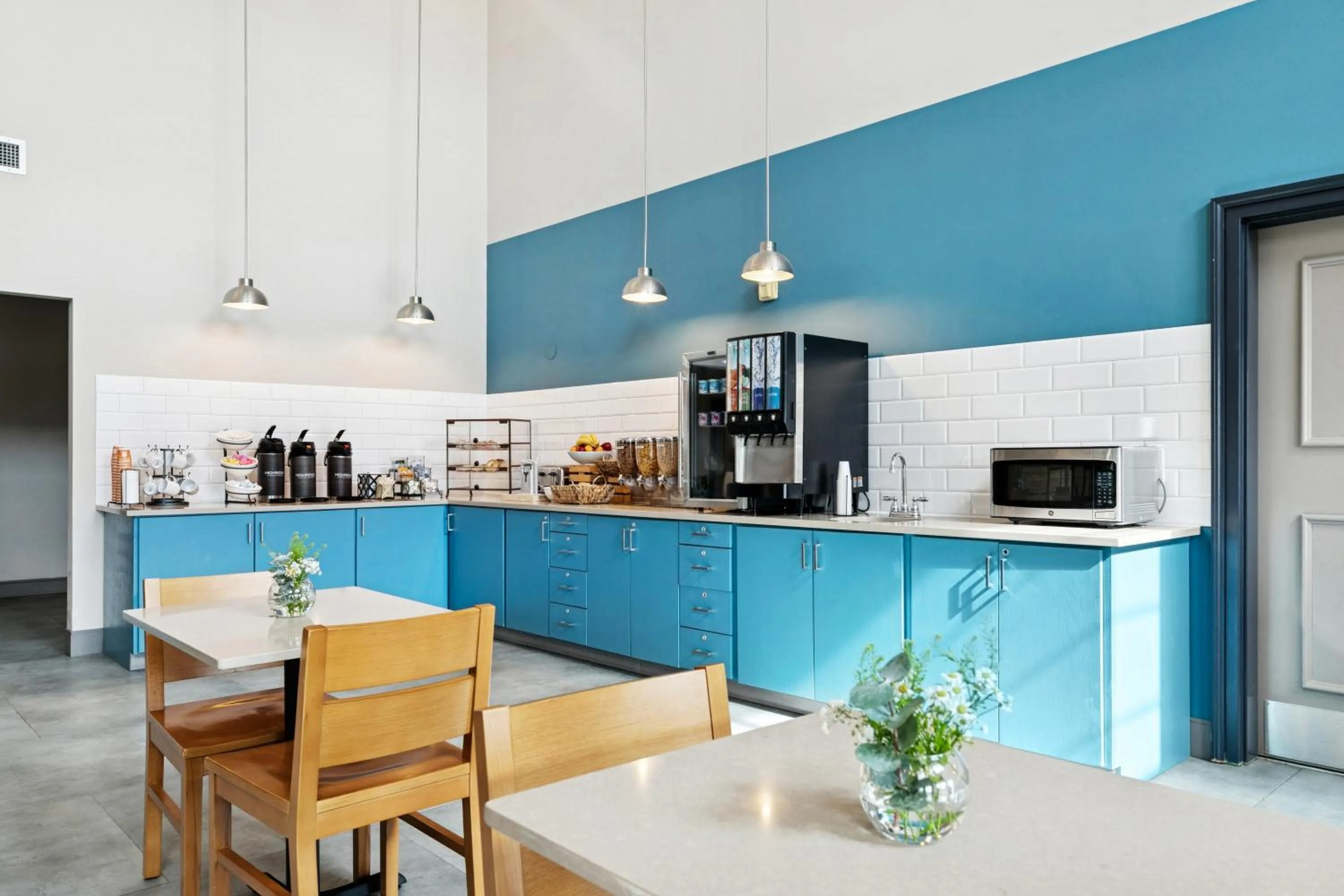 Coffee/tea facilities in Country Inn & Suites by Radisson, Covington, LA