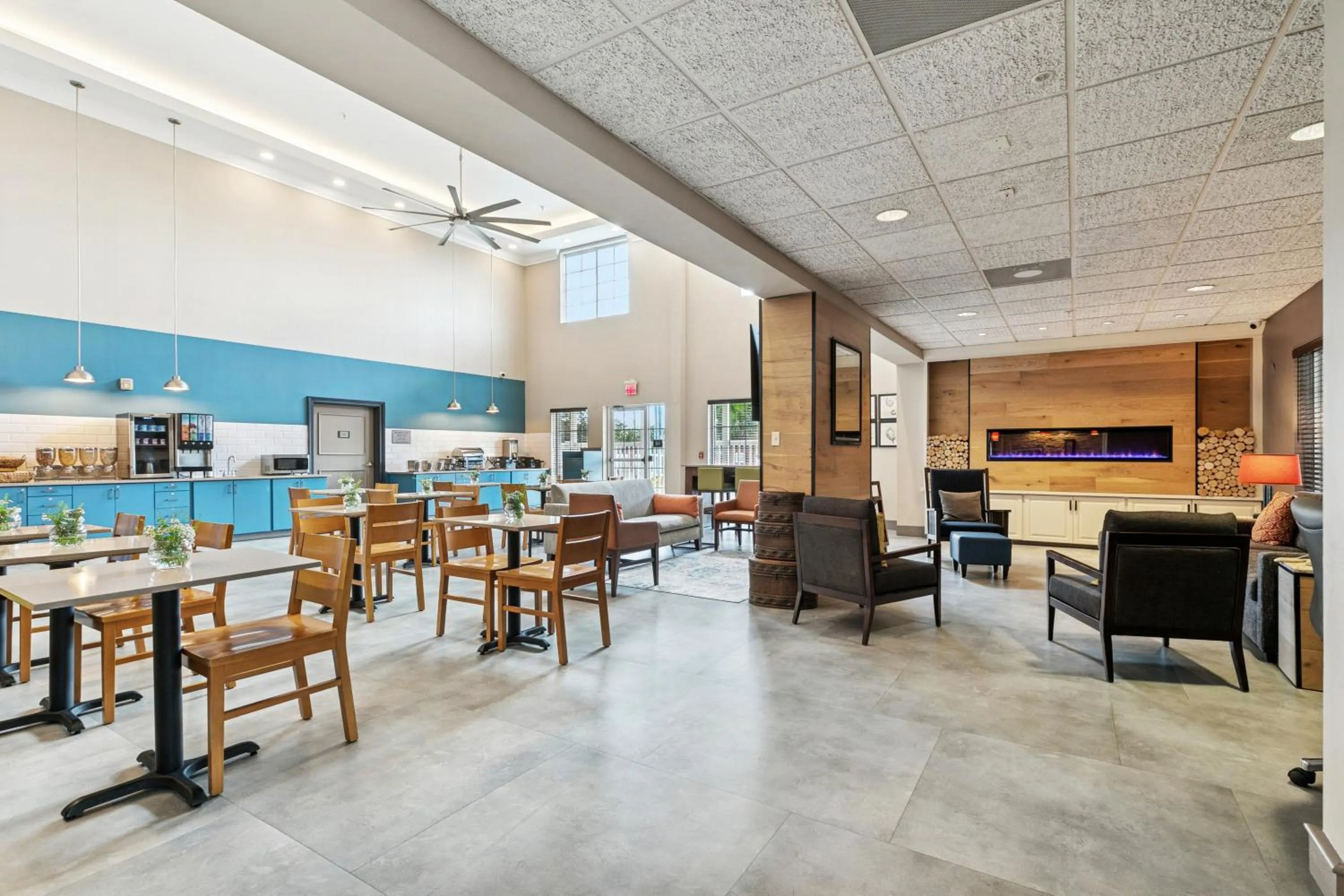 Food and drinks in Country Inn & Suites by Radisson, Covington, LA