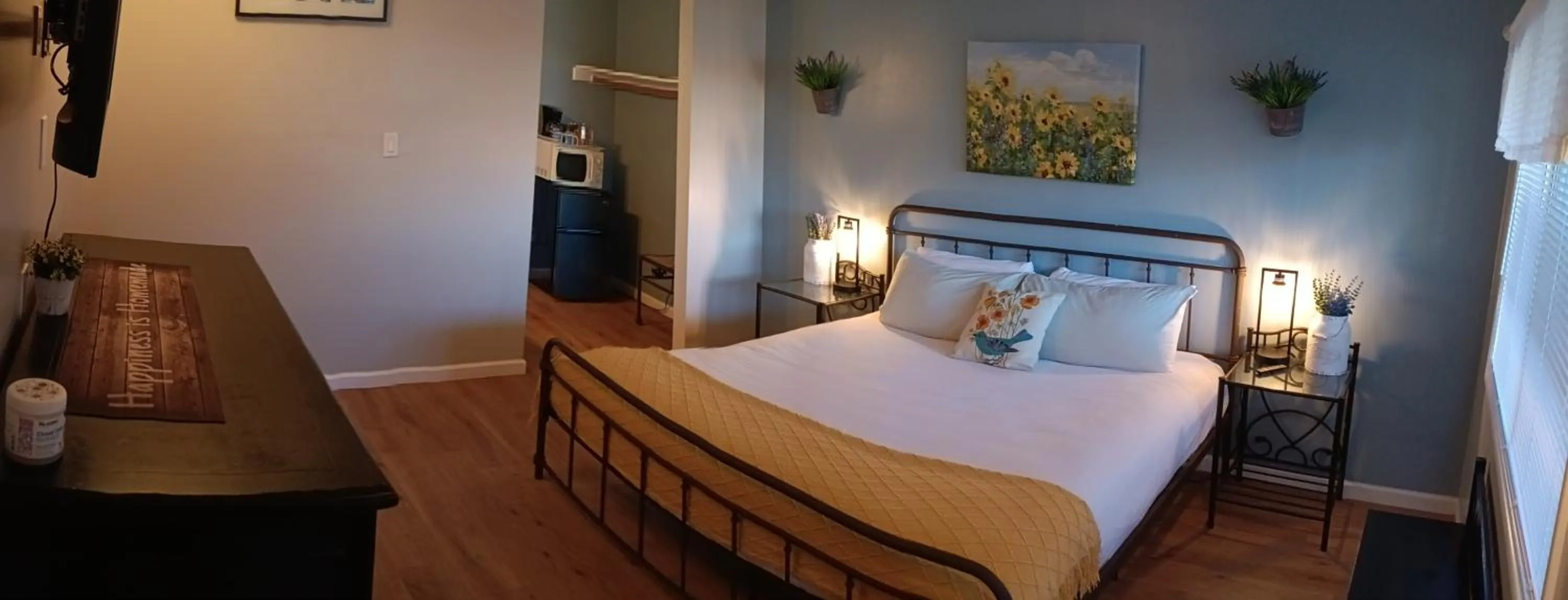 Bed in El Rancho Motel