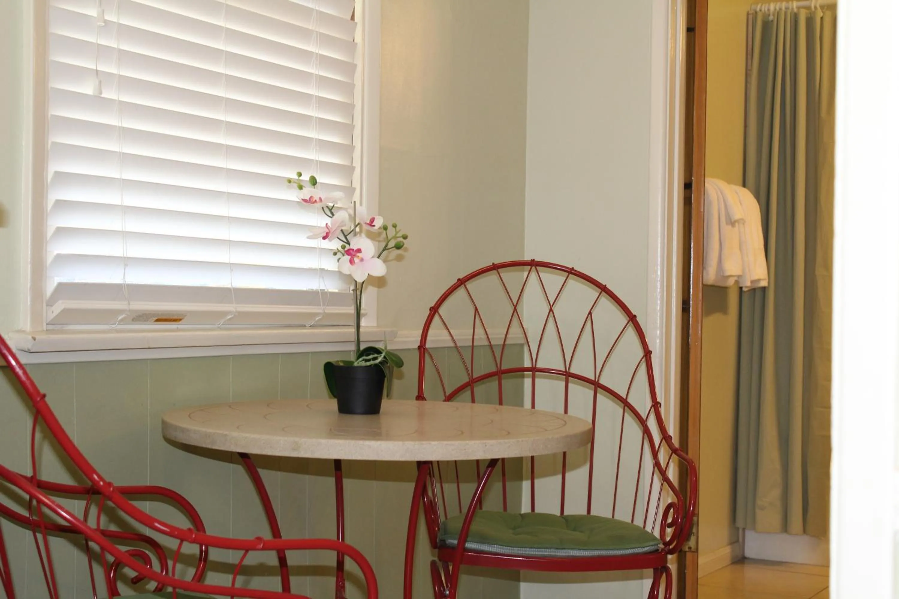 Dining area in El Rancho Motel