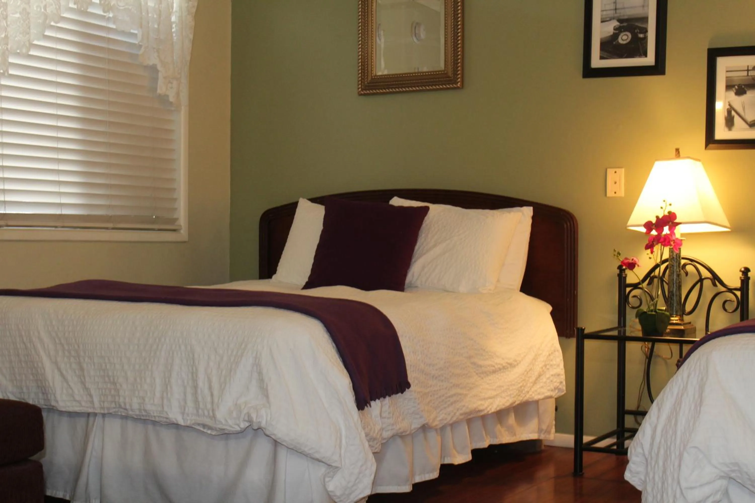 Bed in El Rancho Motel