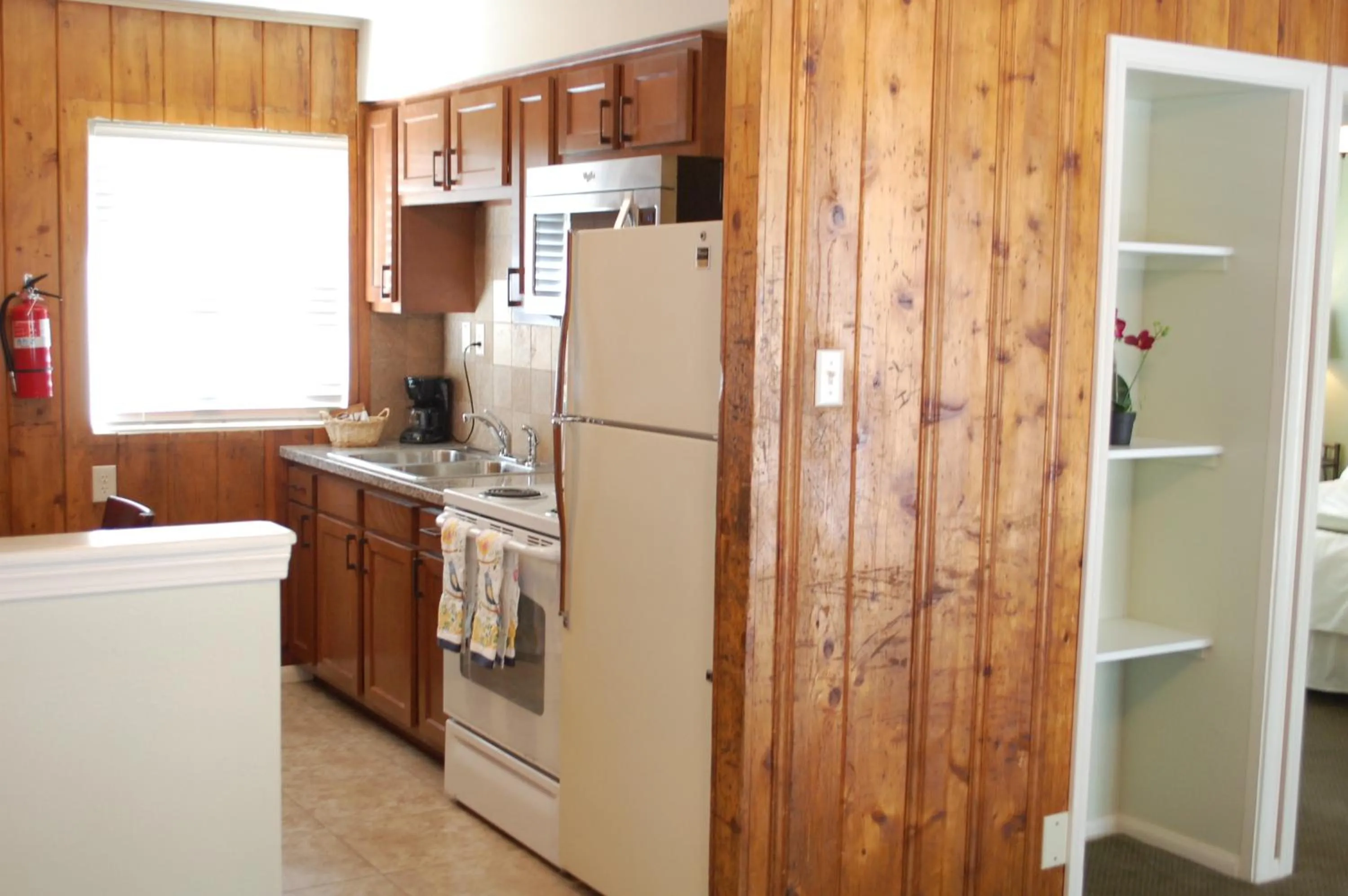 Kitchen or kitchenette in El Rancho Motel