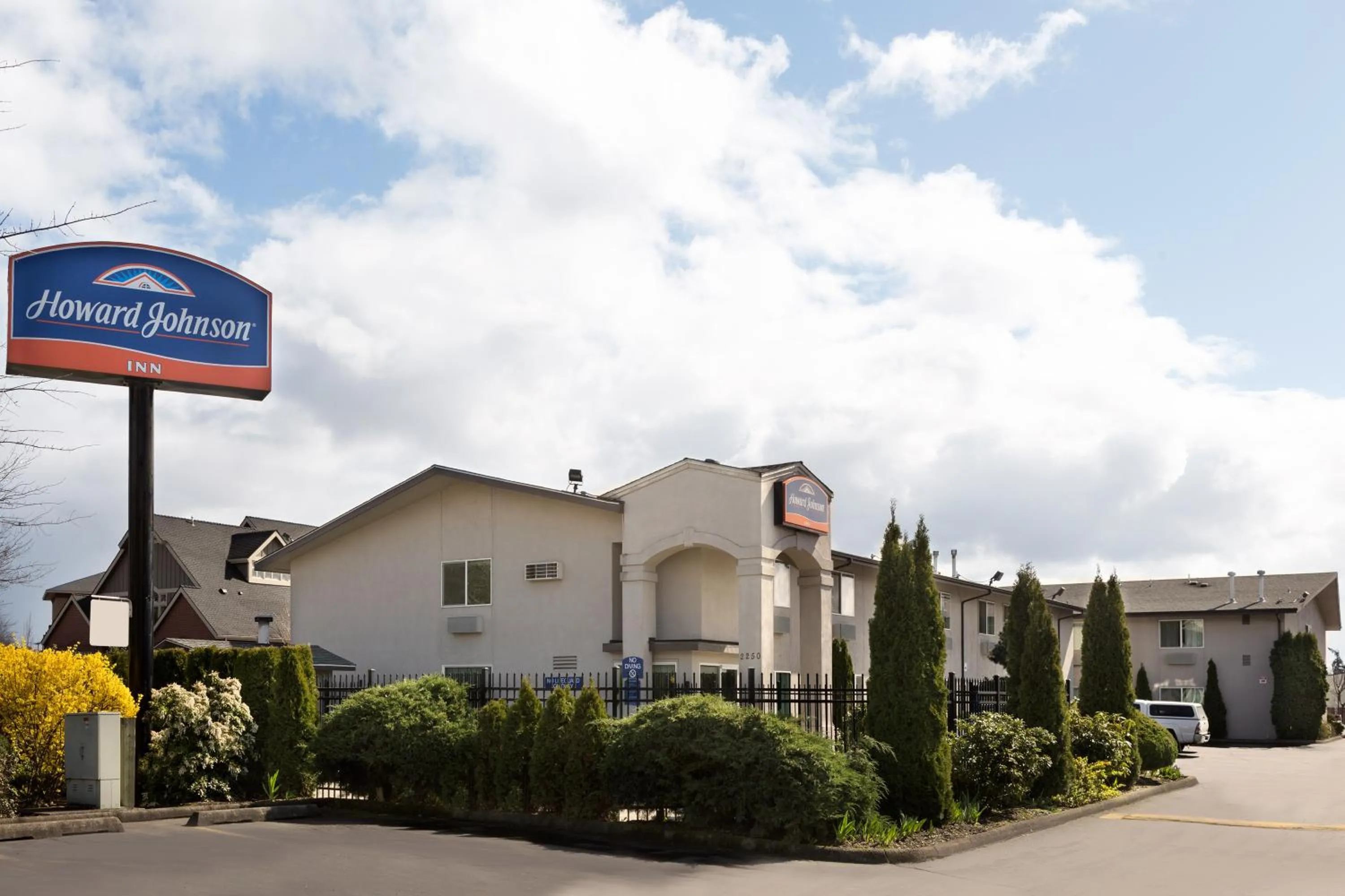 Facade/entrance in Howard Johnson by Wyndham Salem