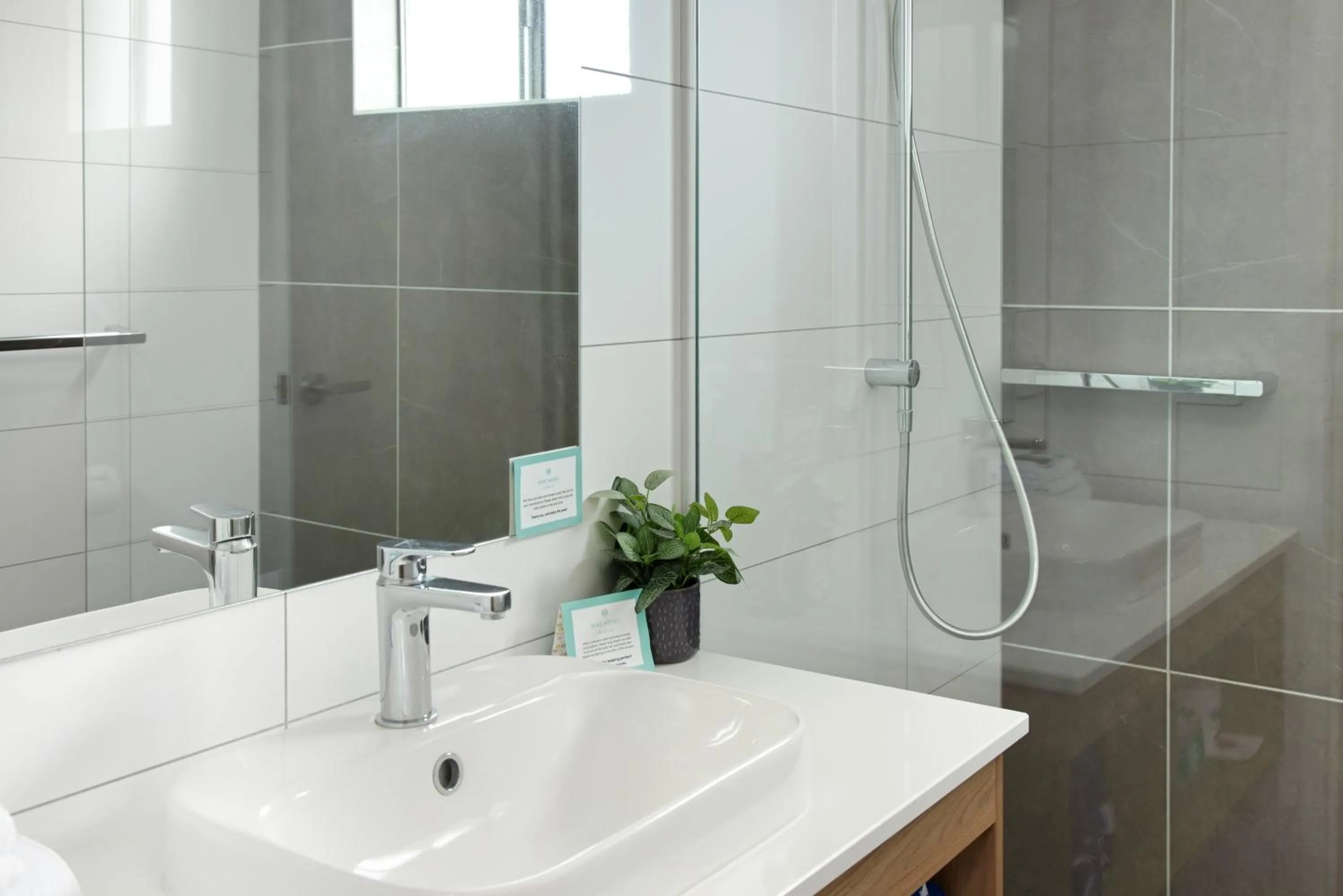 Shower in Hive Hotel, Moruya