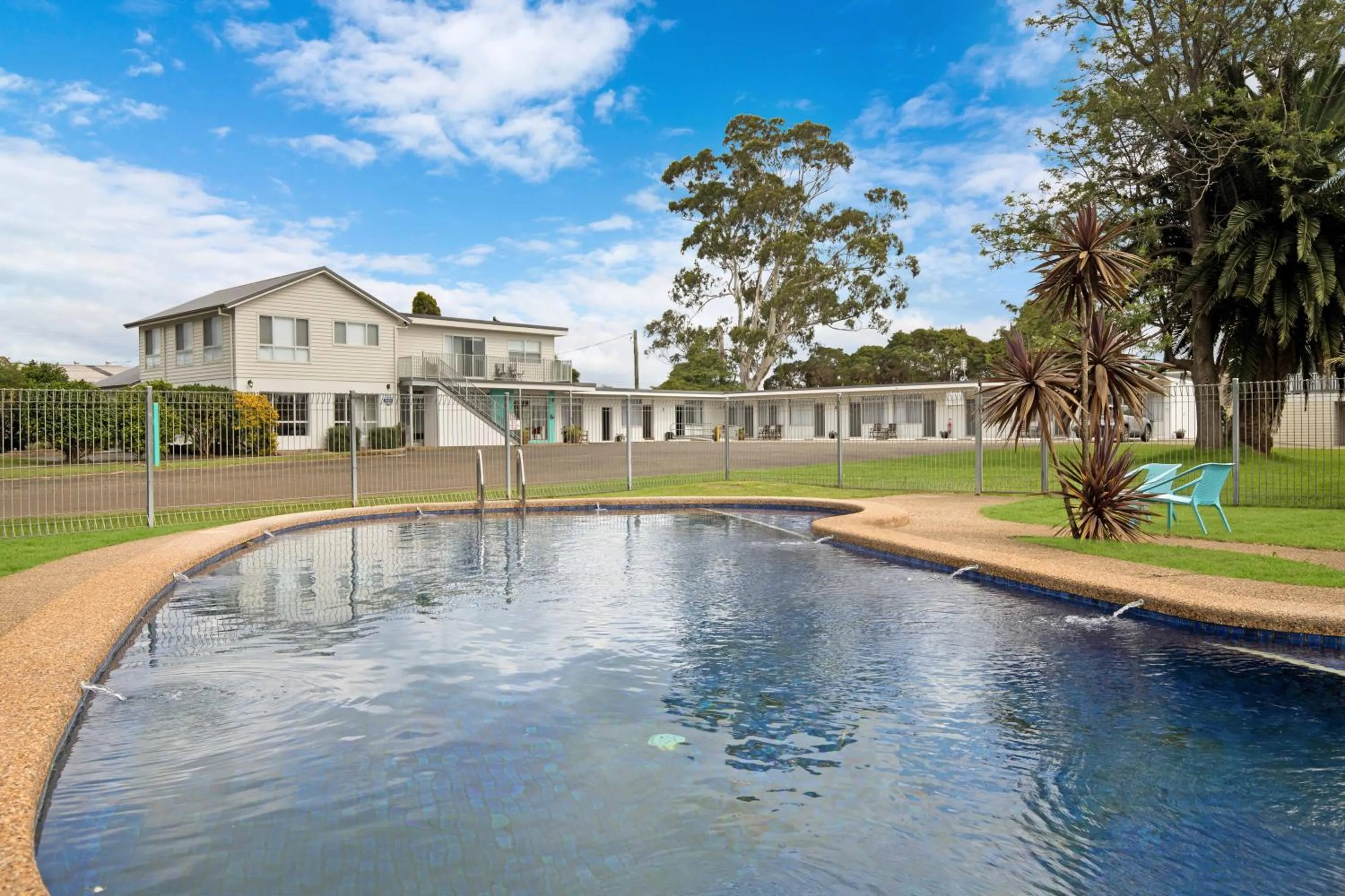 Property building in Hive Hotel, Moruya