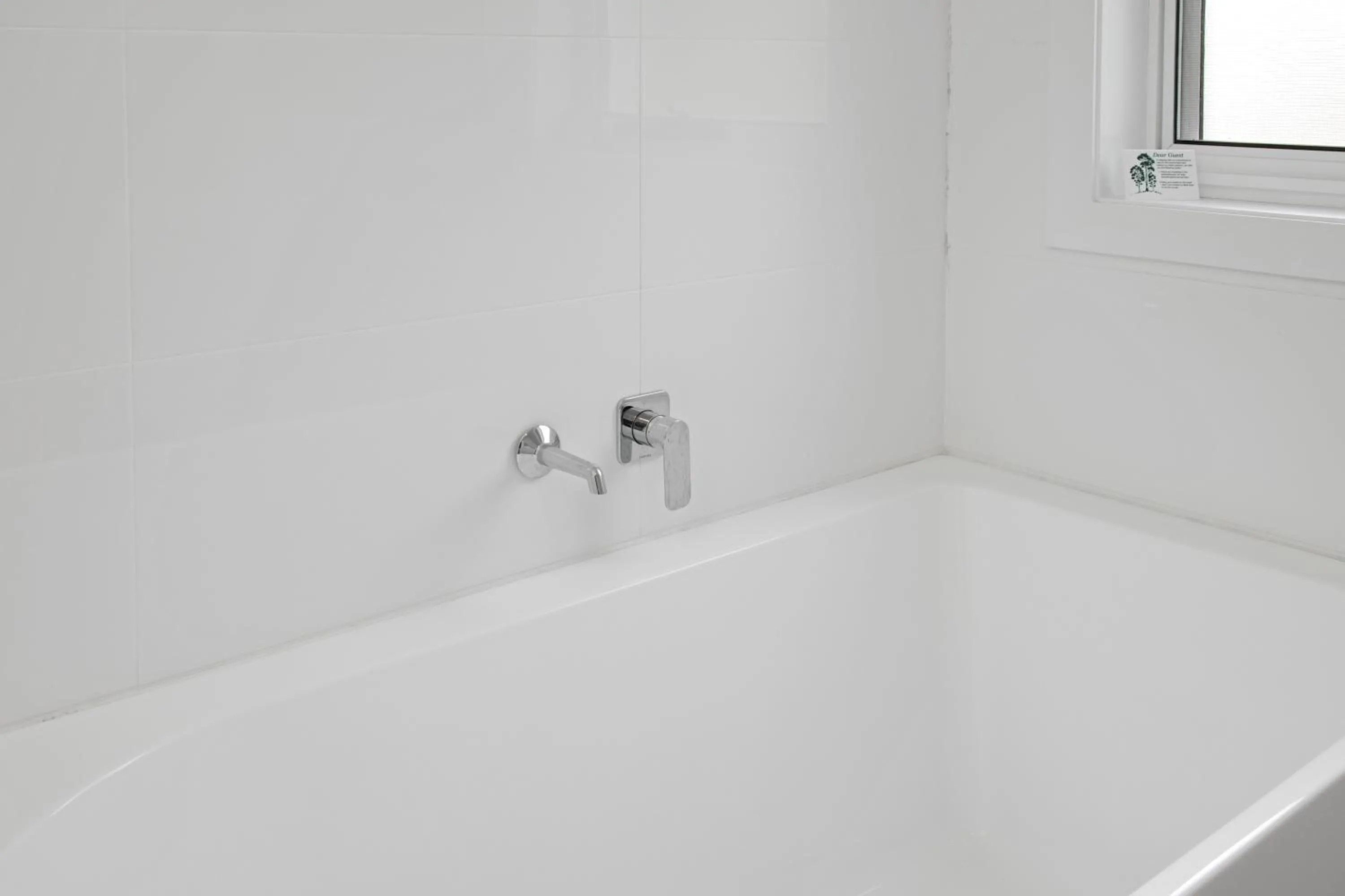 Bath in Hive Hotel, Moruya