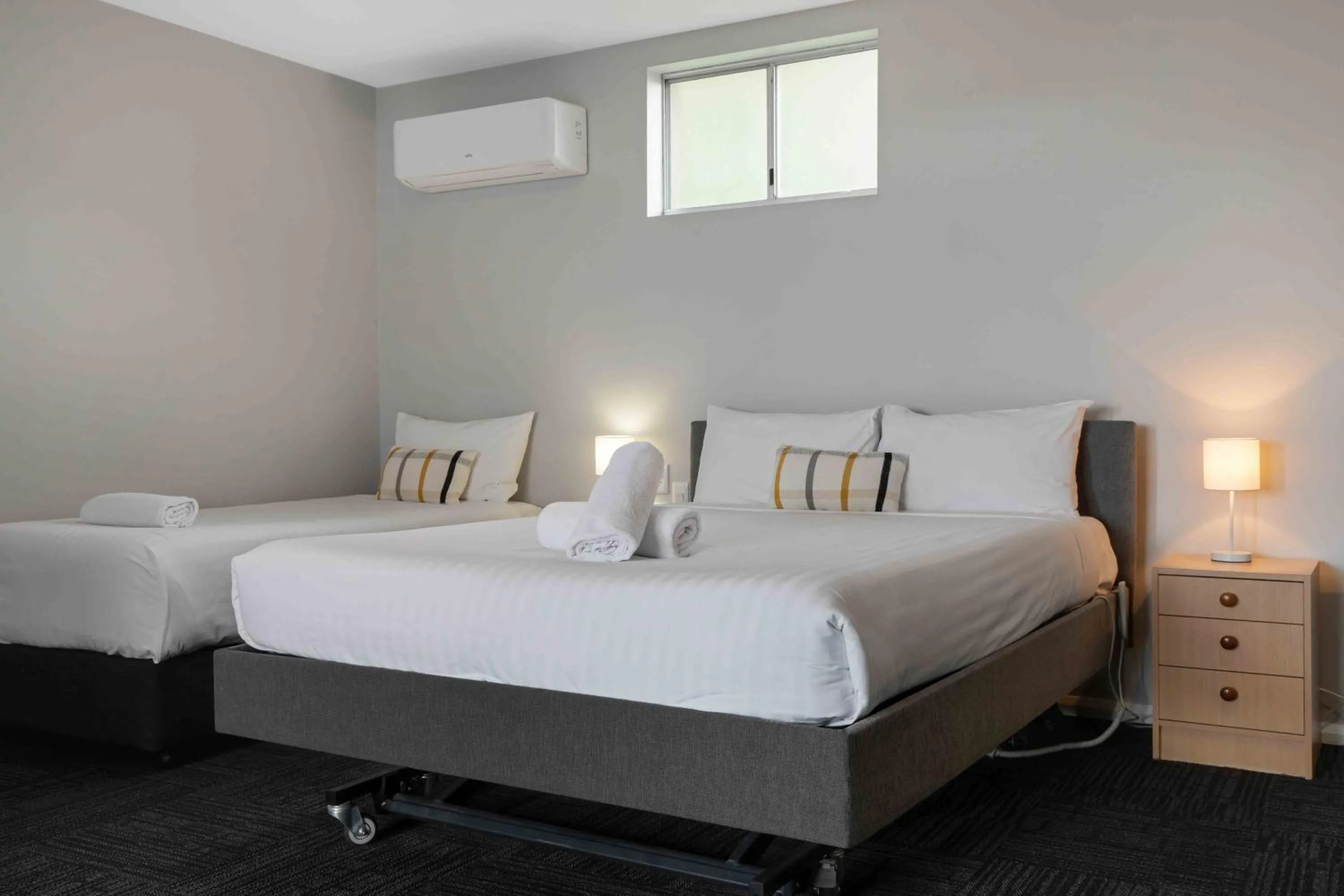 Photo of the whole room, Bed in Hive Hotel, Moruya