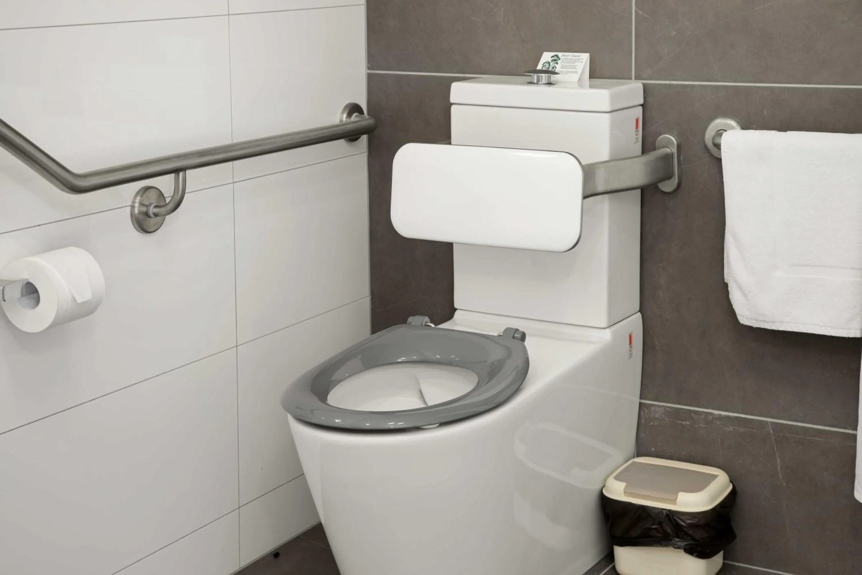 Toilet in Hive Hotel, Moruya