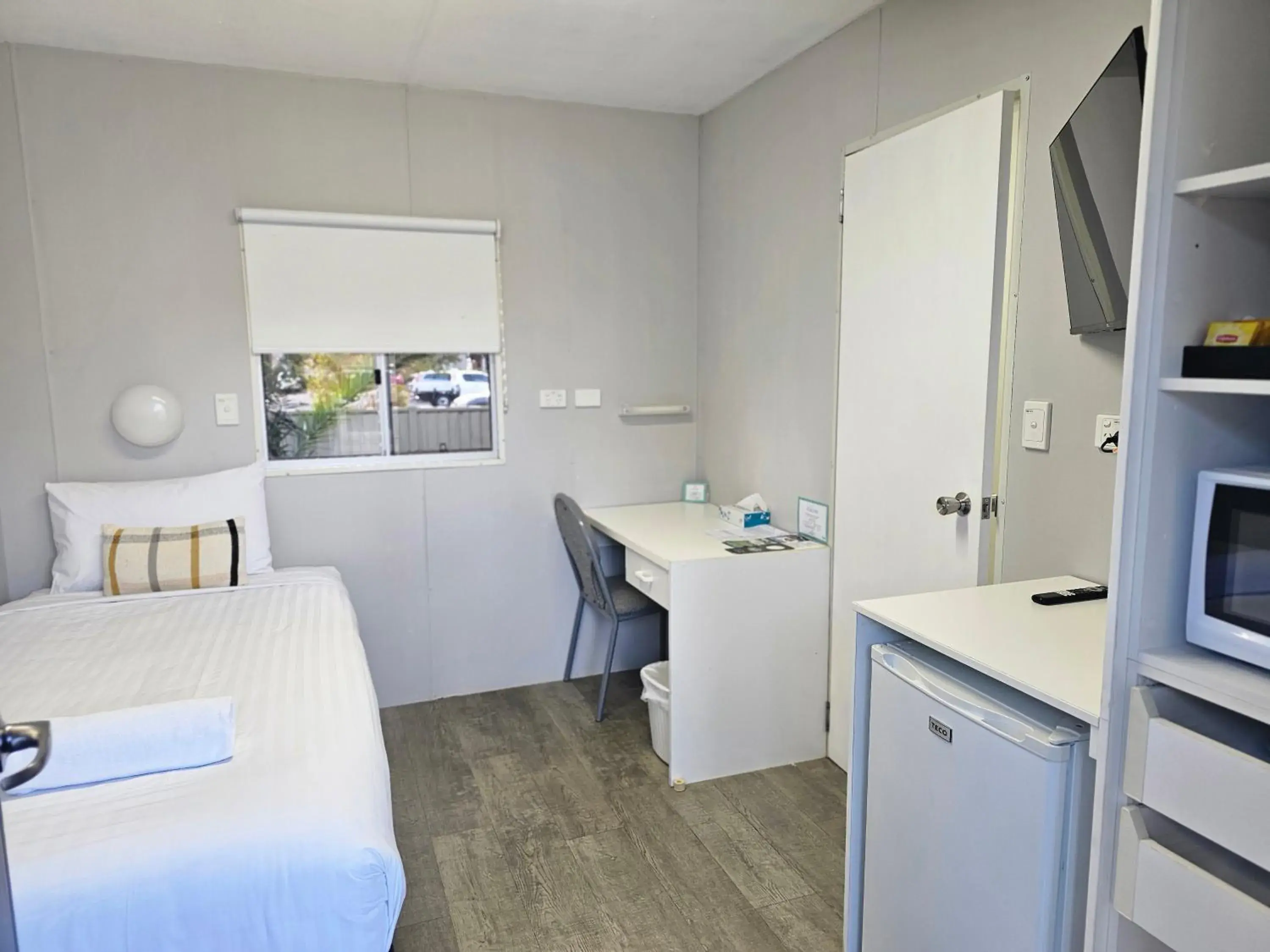 Single Room - single occupancy in Hive Hotel, Moruya Single Room - single occupancy in Hive Hotel, Moruya
