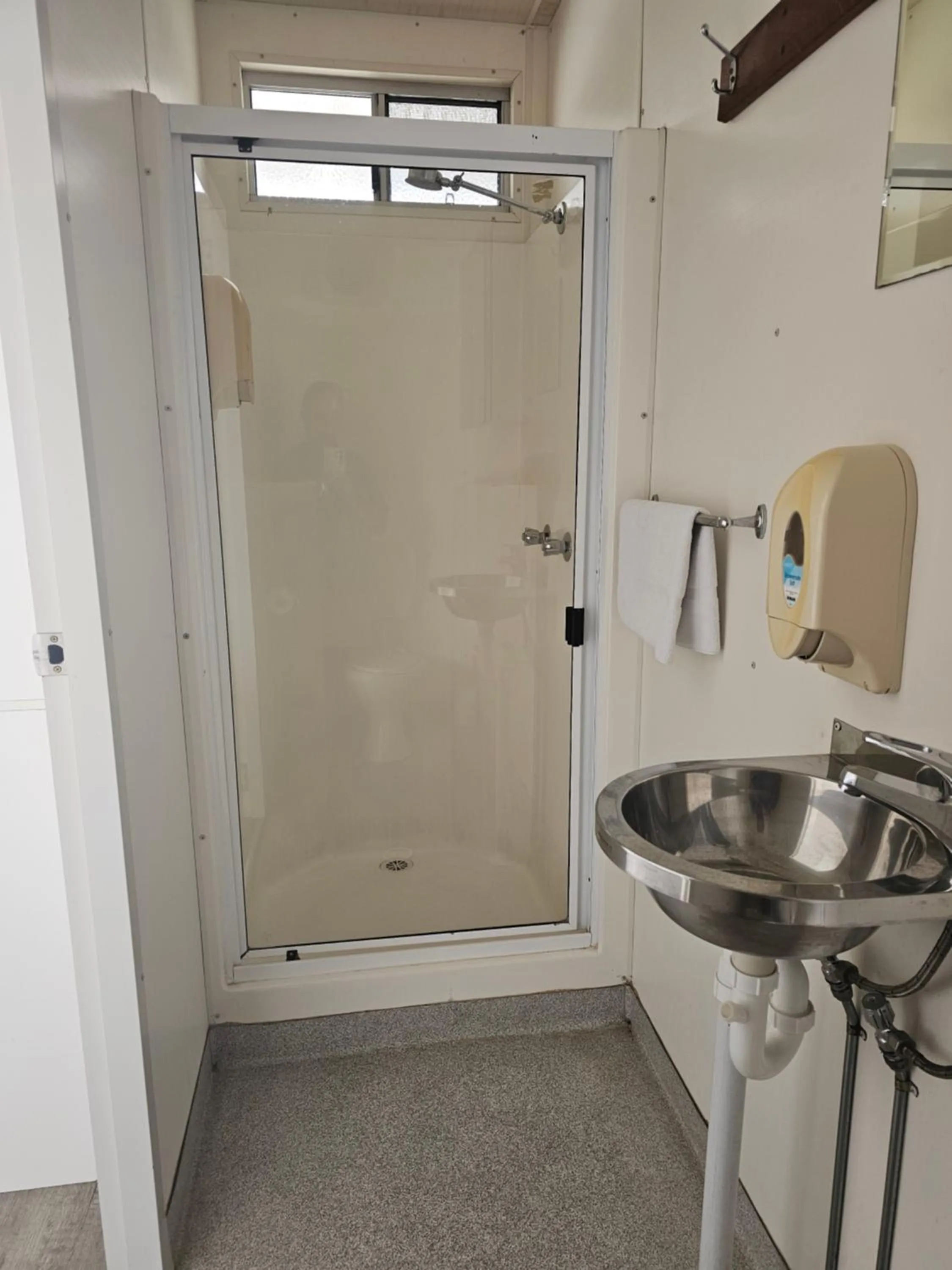 Shower in Hive Hotel, Moruya