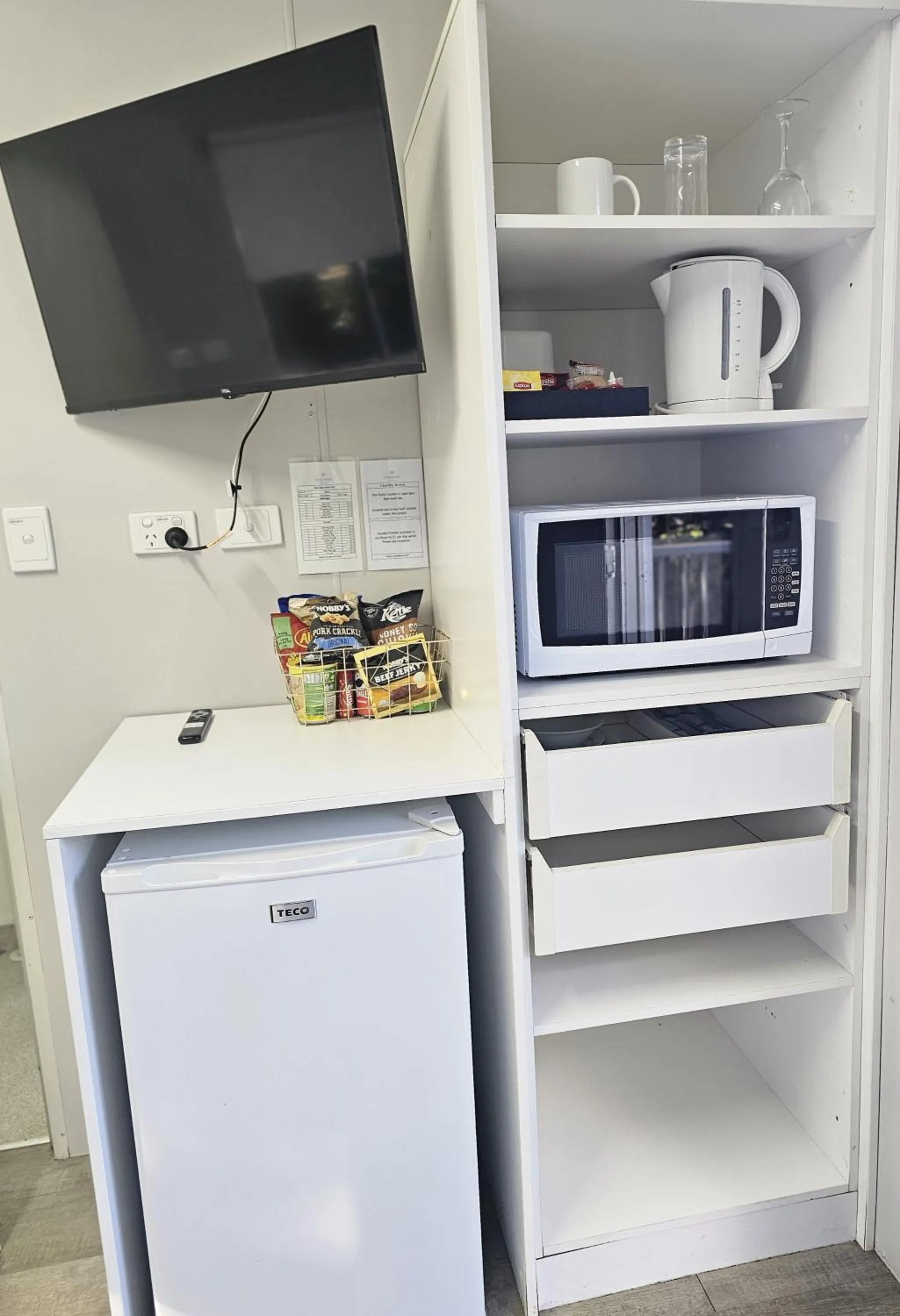 TV and multimedia in Hive Hotel, Moruya